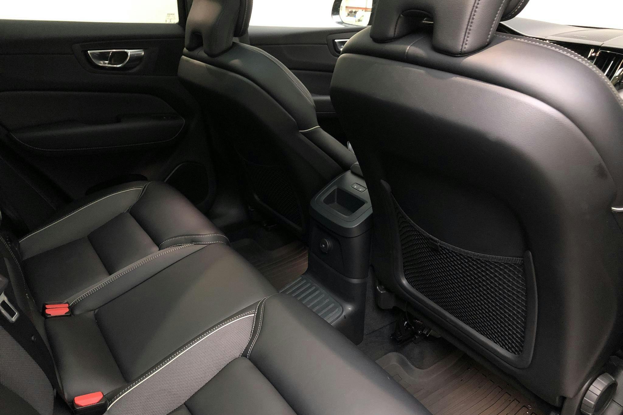 Volvo XC60 T6 AWD Twin Engine (340hk) - 2 767 mil - Automat - svart - 2021