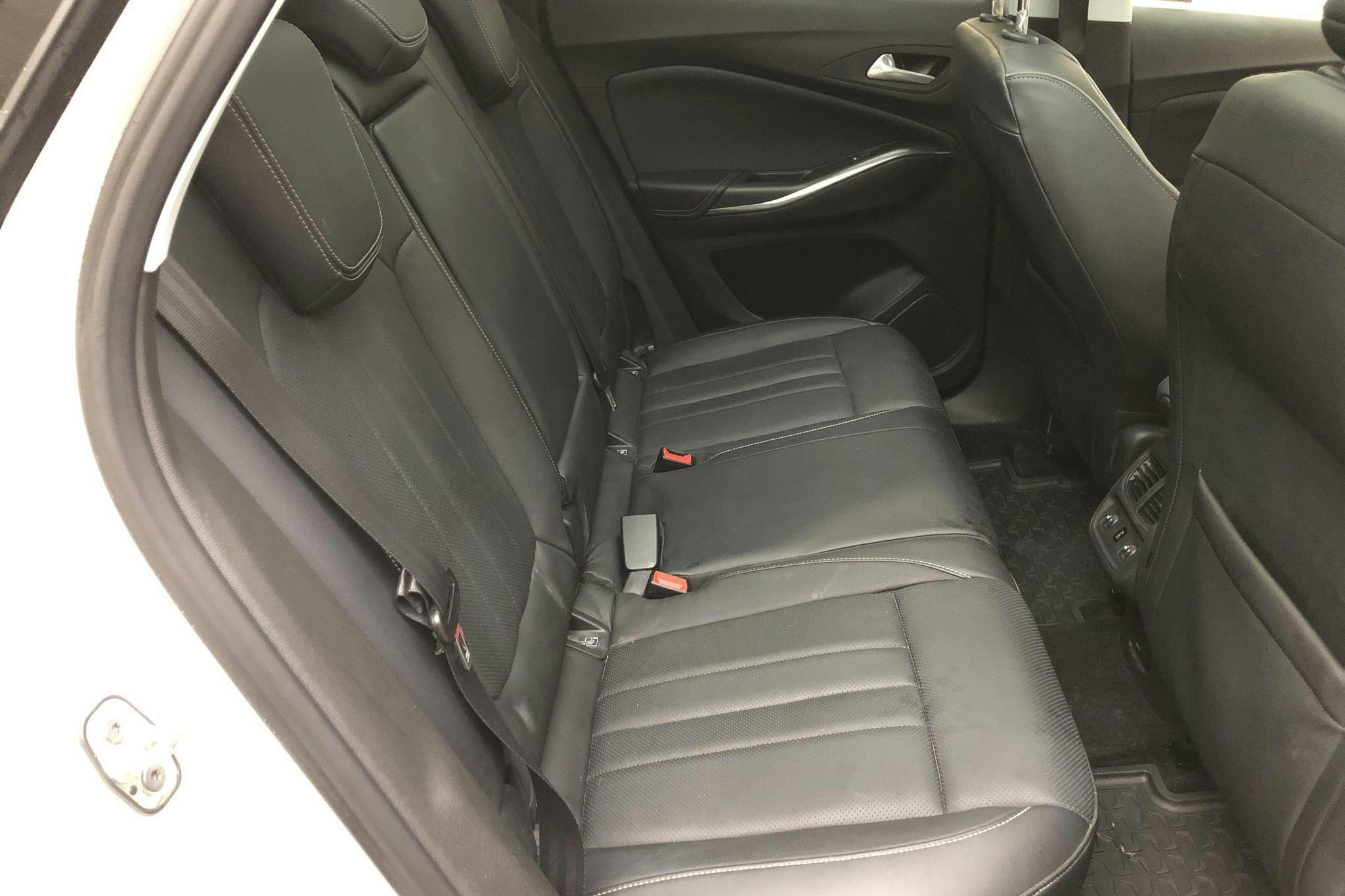 Opel Grandland X 1.2 ECOTEC (130hk) - 5 826 mil - Automat - vit - 2018