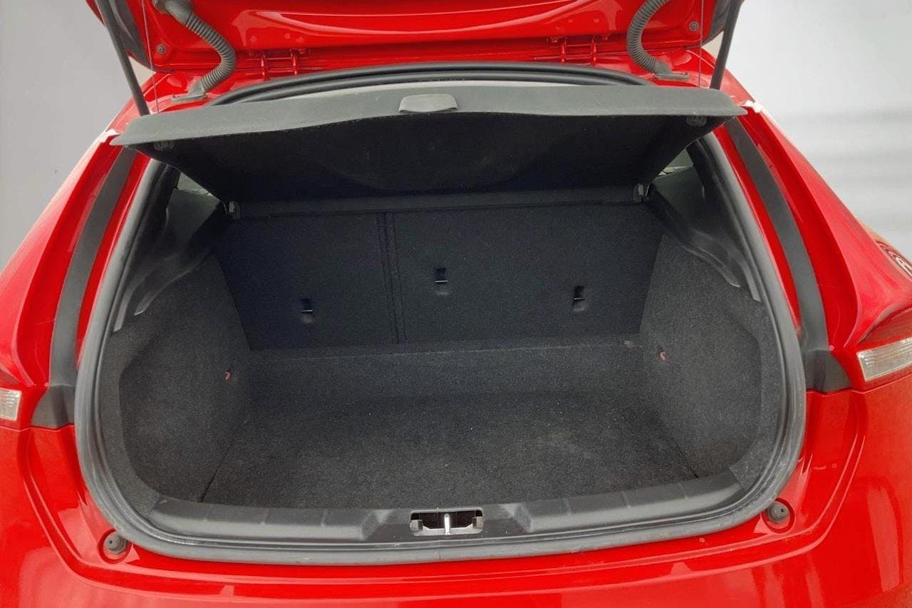 Volvo V40 D2 (120hk) - 12 698 mil - Automat - röd - 2016