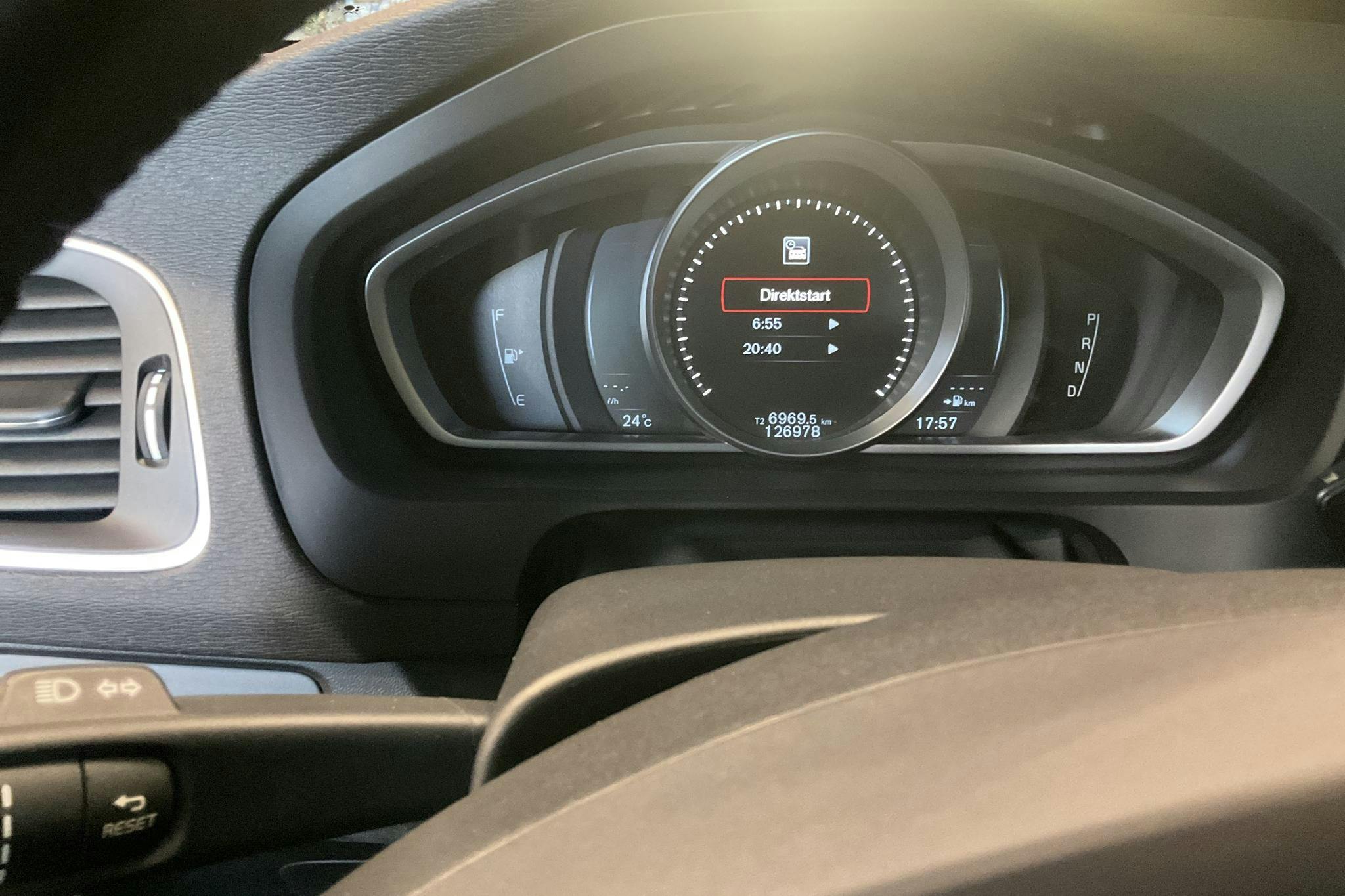 Volvo V40 D2 (120hk) - 12 698 mil - Automat - röd - 2016