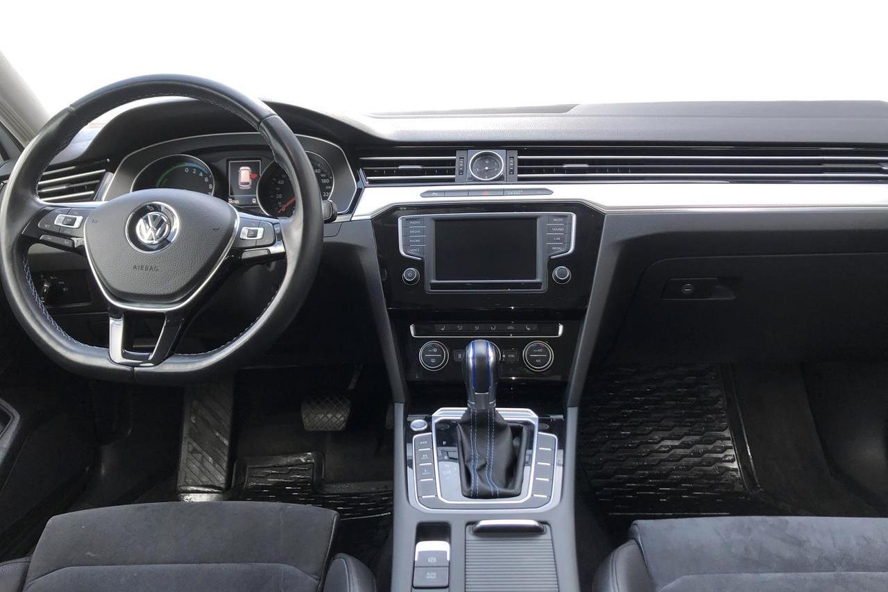 VW Passat 1.4 Plug-in-Hybrid Sportscombi (218hk) - 95 750 km - Automatic - white - 2017