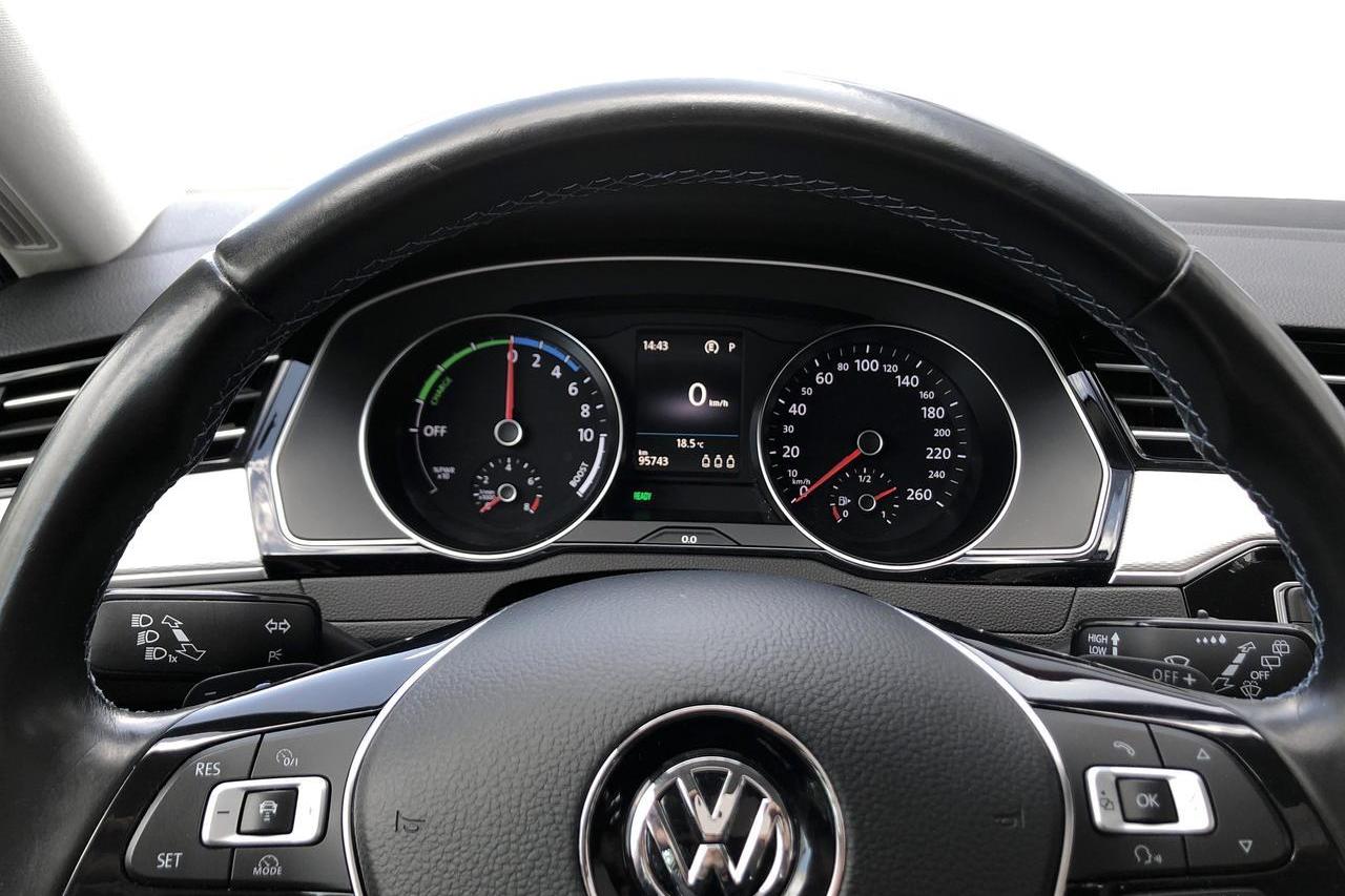 VW Passat 1.4 Plug-in-Hybrid Sportscombi (218hk) - 95 750 km - Automatic - white - 2017