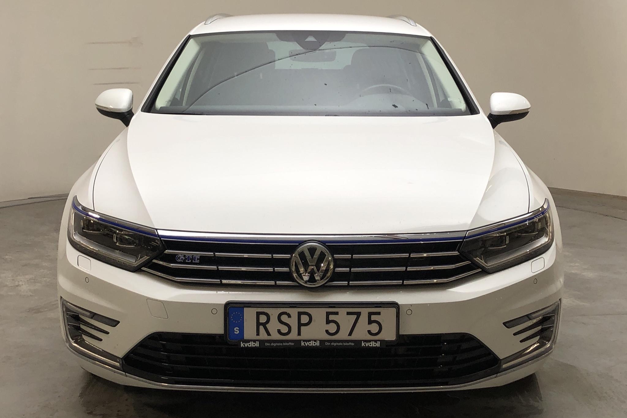 VW Passat 1.4 Plug-in-Hybrid Sportscombi (218hk) - 10 431 mil - Automat - vit - 2018