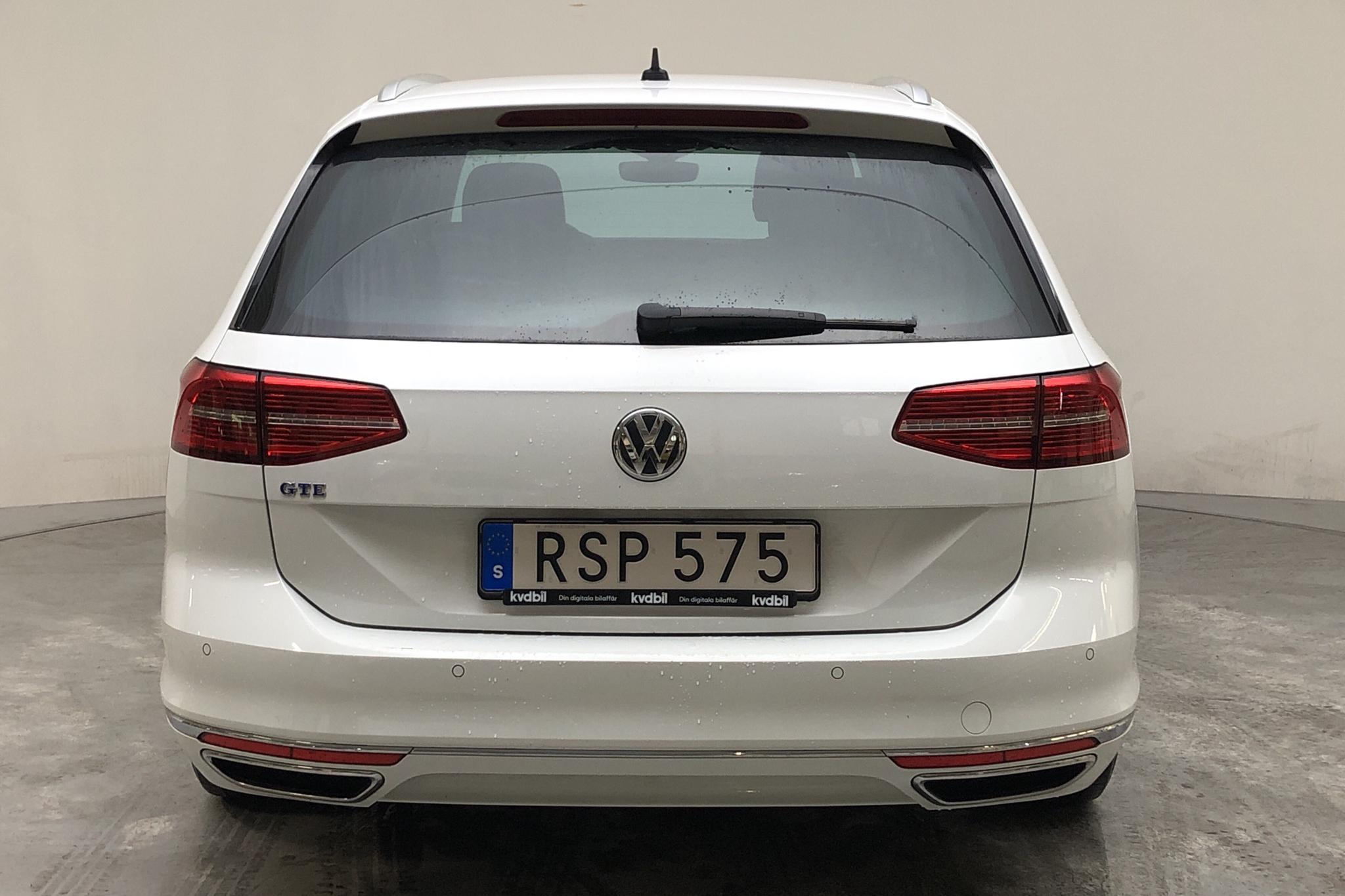 VW Passat 1.4 Plug-in-Hybrid Sportscombi (218hk) - 104 310 km - Automatic - white - 2018