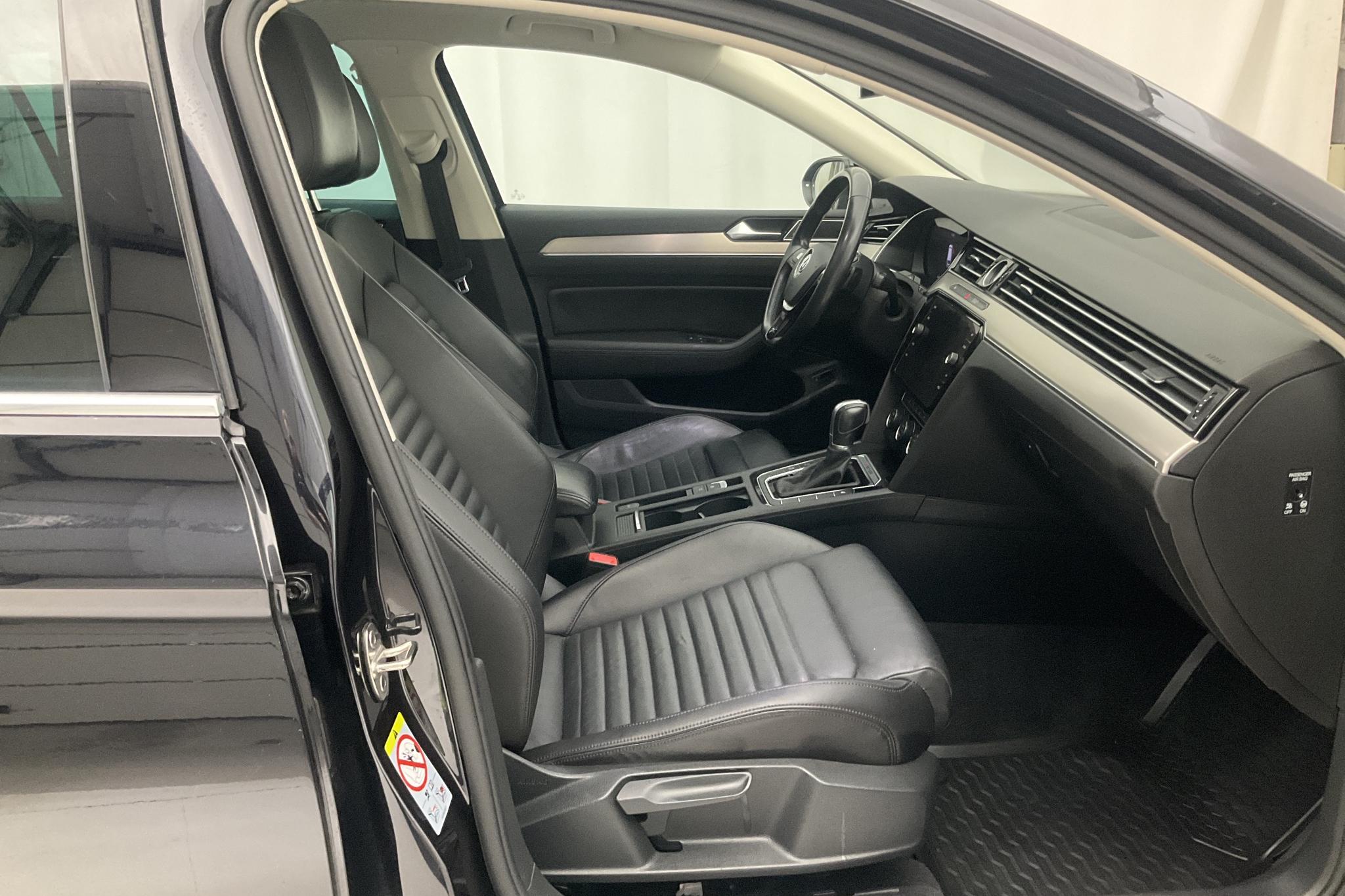VW Passat 2.0 TDI Sportscombi 4MOTION (190hk) - 9 718 mil - Automat - svart - 2018