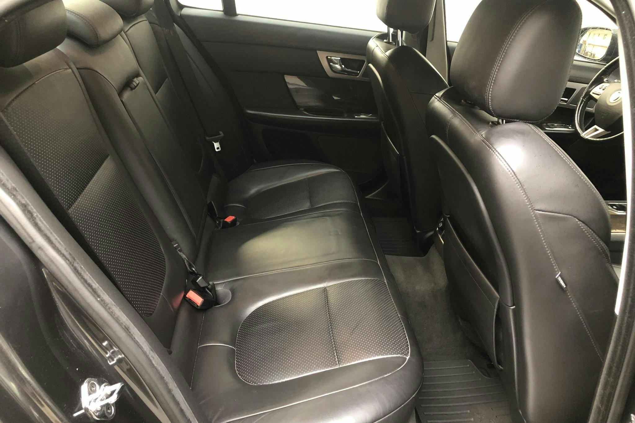 Jaguar XF 3.0 DS (275hk) - 25 818 mil - Automat - grå - 2011