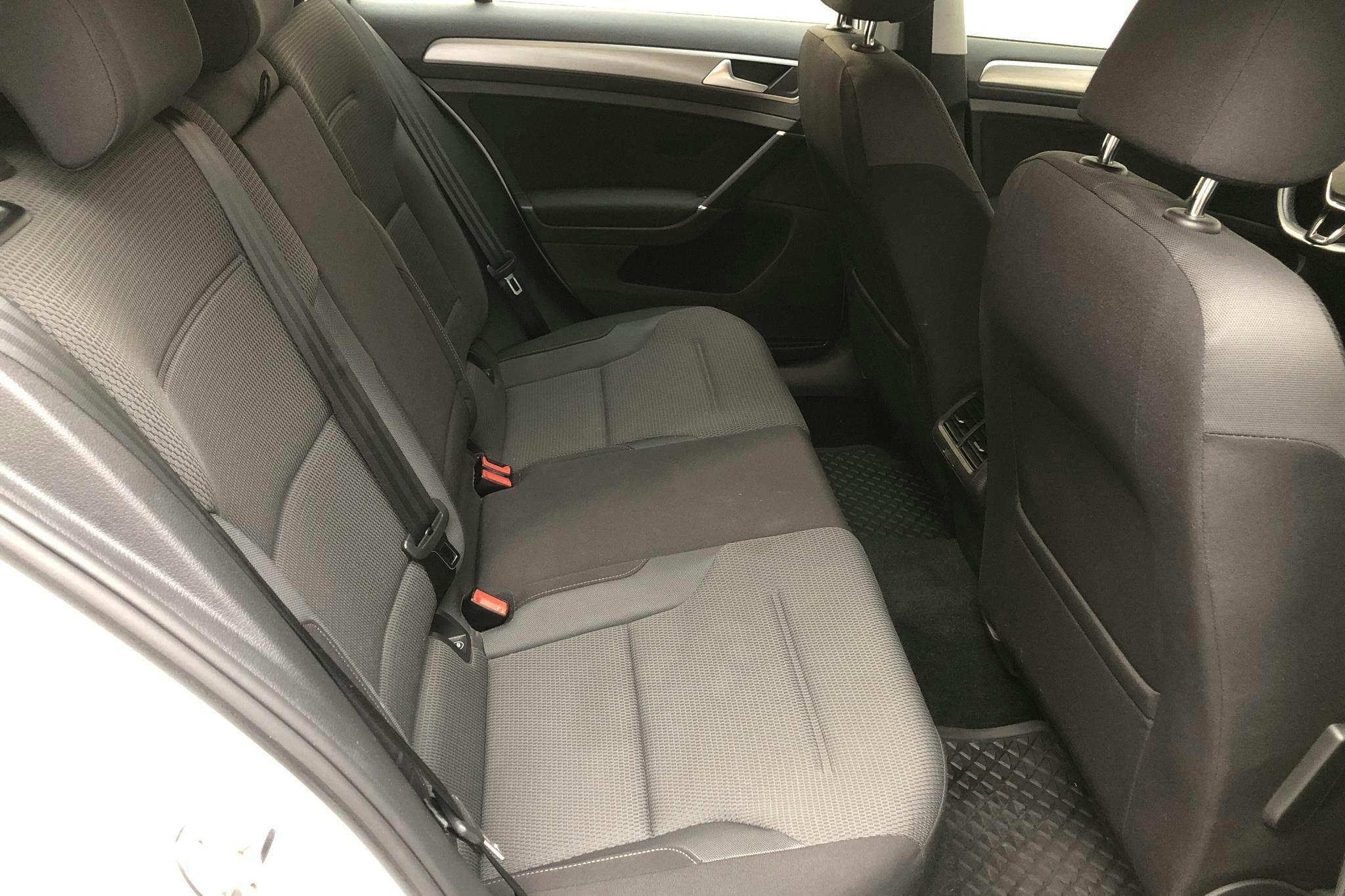 VW Golf VII 1.4 TSI Multifuel Sportscombi (125hk) - 9 081 mil - Manuell - vit - 2017