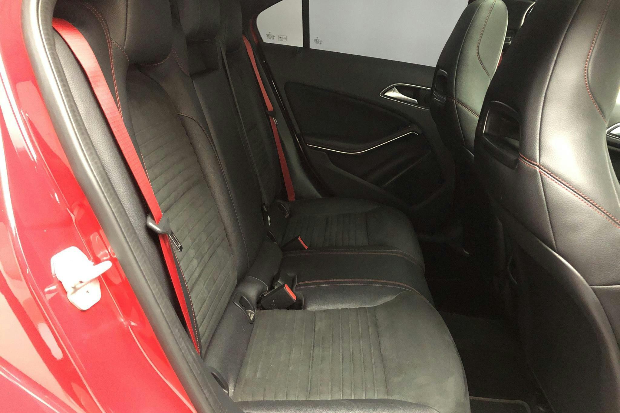 Mercedes A 45 AMG 4MATIC W176 (381hk) - 97 820 km - Automatic - red - 2016