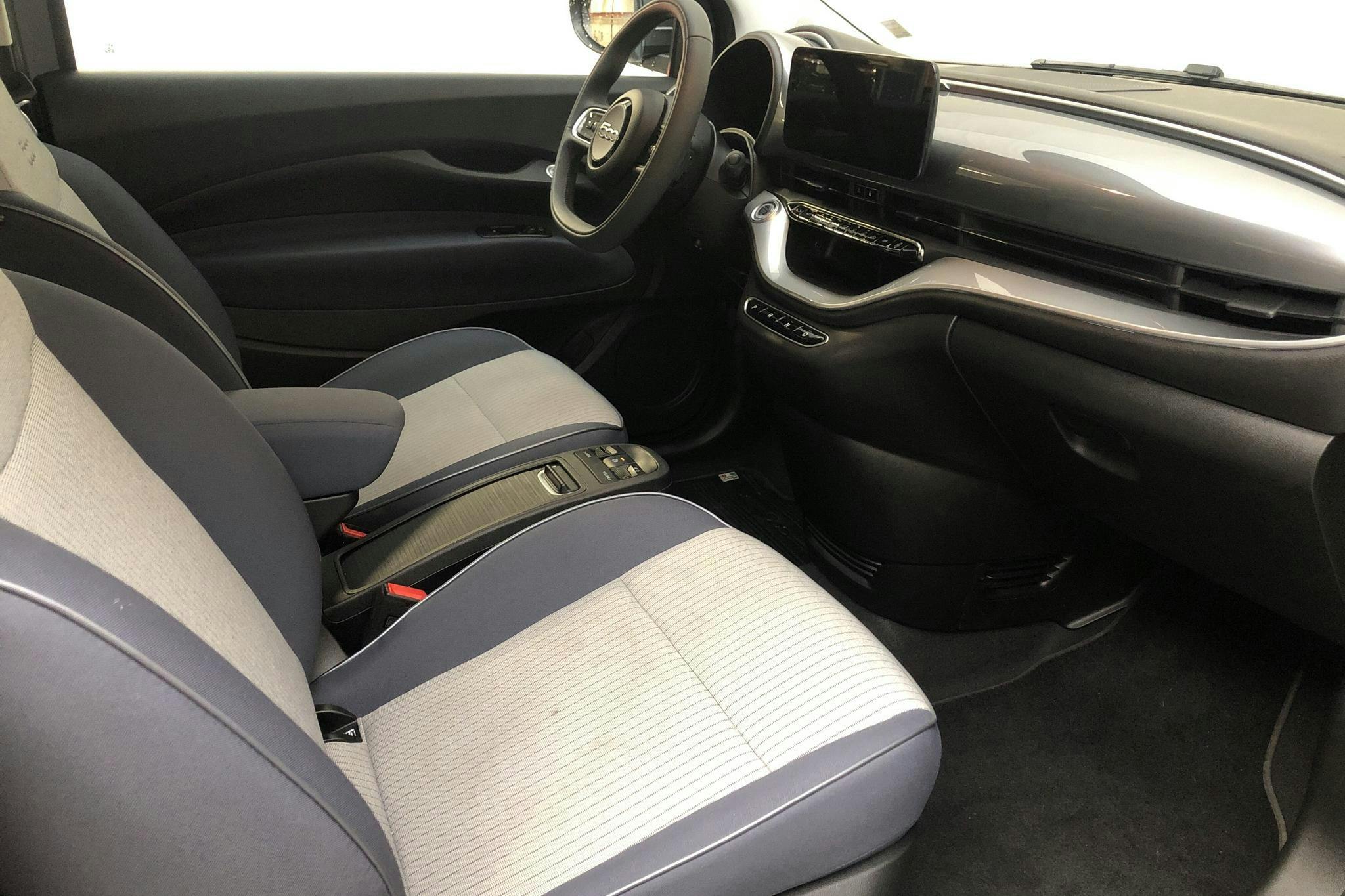Fiat 500e (118hk) - 8 610 km - Automatic - gray - 2022