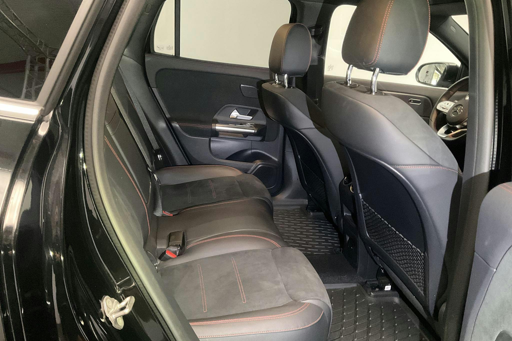 Mercedes EQA 300 4Matic H243 (228hk) - 3 434 mil - Automat - svart - 2022