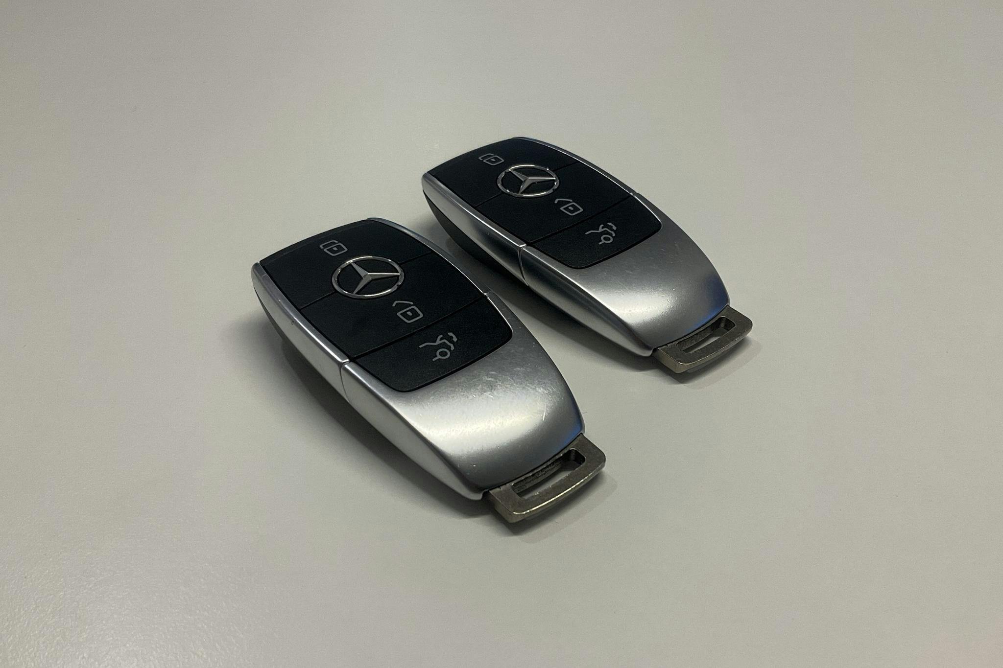 Mercedes EQA 300 4Matic H243 (228hk) - 3 434 mil - Automat - svart - 2022