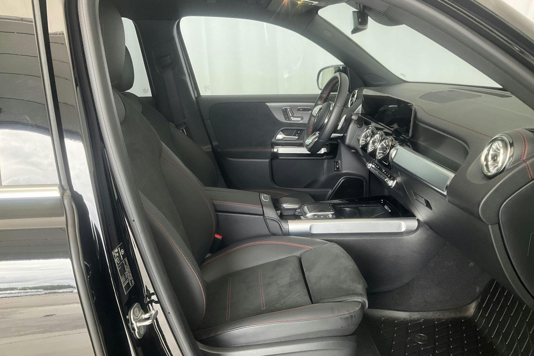 Mercedes EQB 300 4MATIC X243 (228hk) - 2 520 km - Automatic - black - 2023