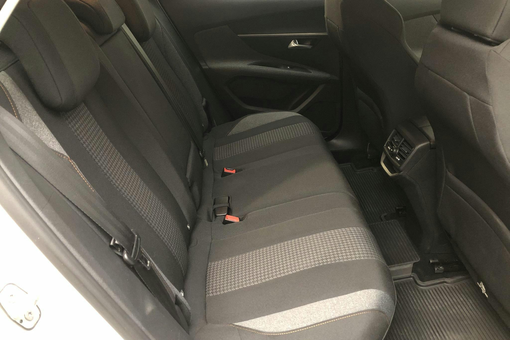 Peugeot 3008 1.2 PureTech (130hk) - 7 785 mil - Automat - vit - 2020