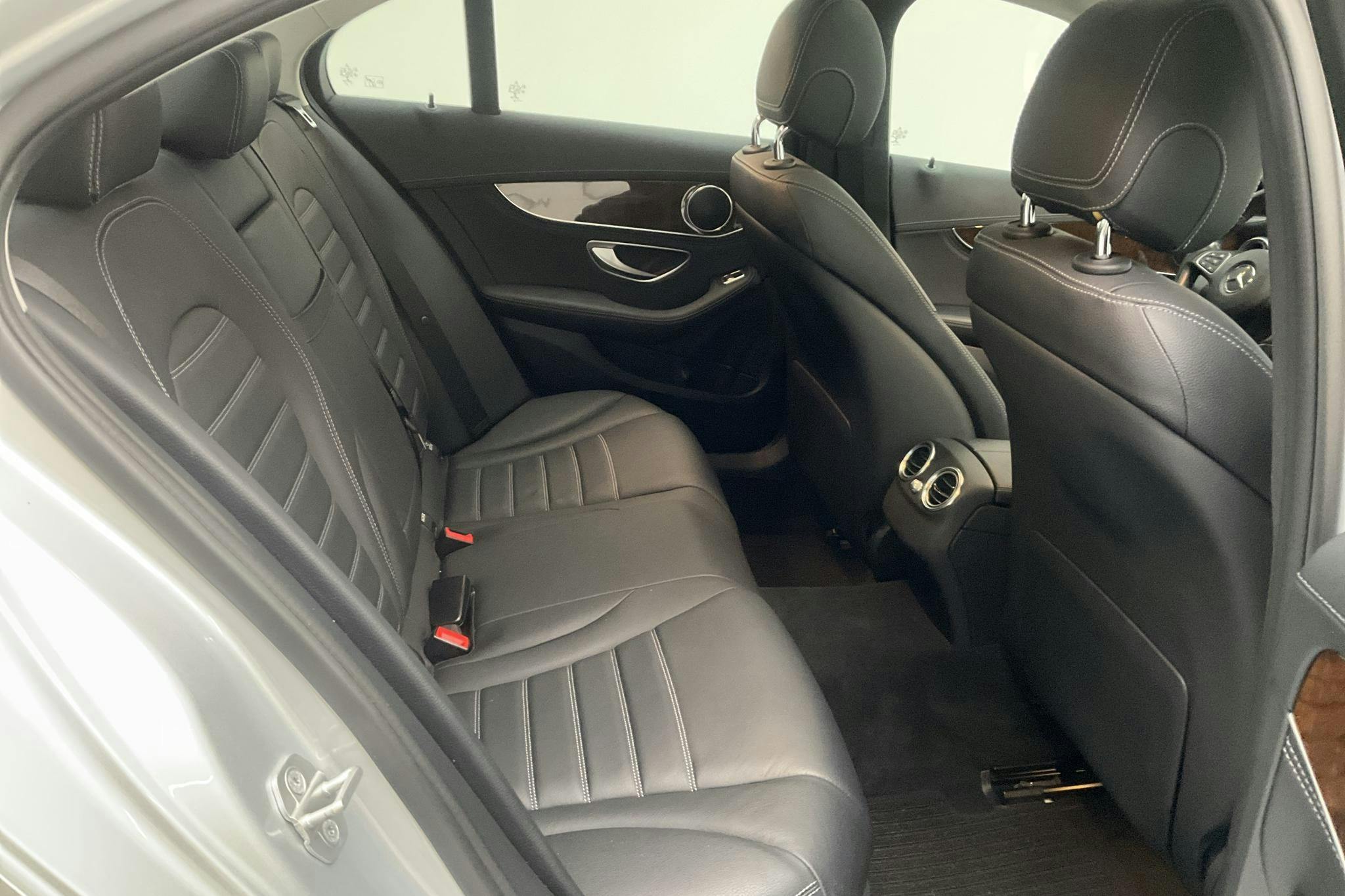 Mercedes C 250 W205 (211hk) - 3 663 mil - Automat - silver - 2015
