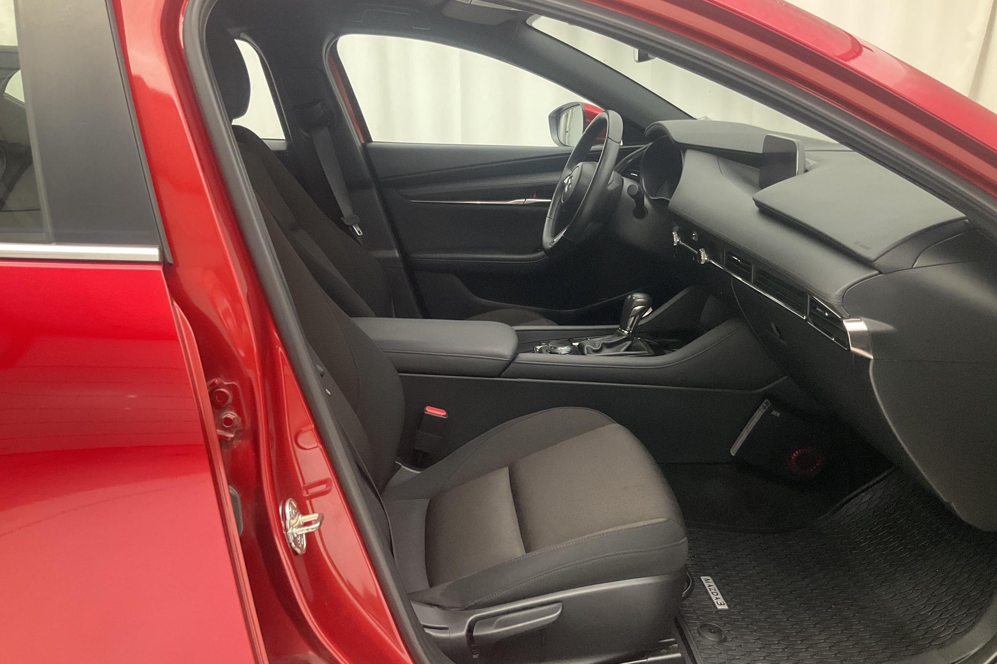 Mazda 3 2.0 5dr (122hk) - 5 618 mil - Automat - röd - 2019