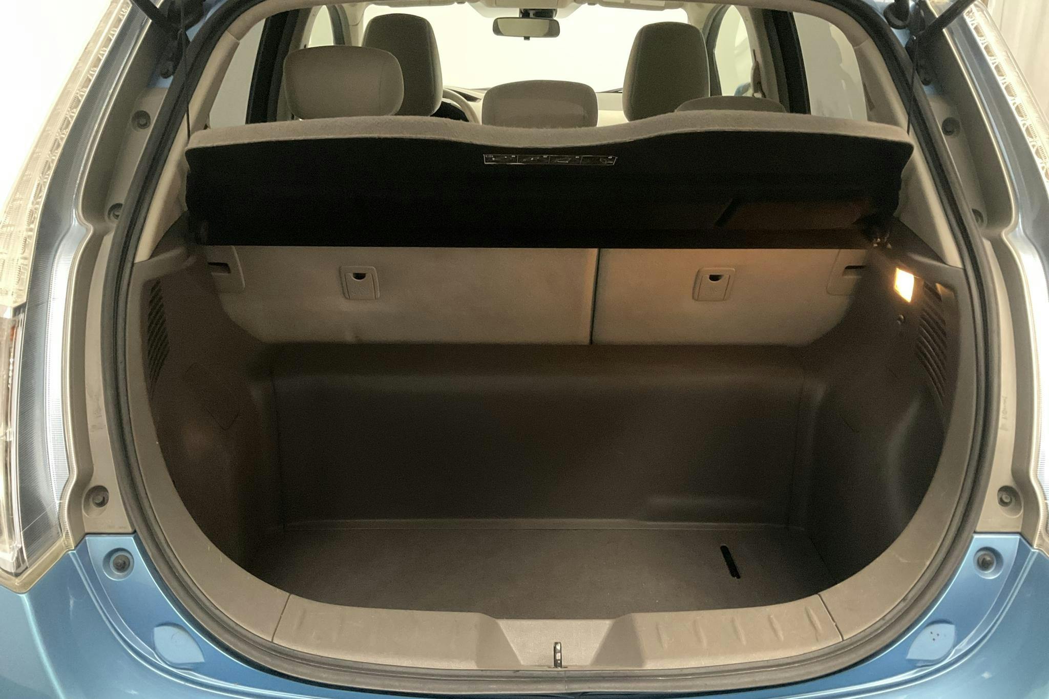 Nissan LEAF 24 KWH 5dr (109hk) - 8 541 mil - Automat - Light Blue - 2013