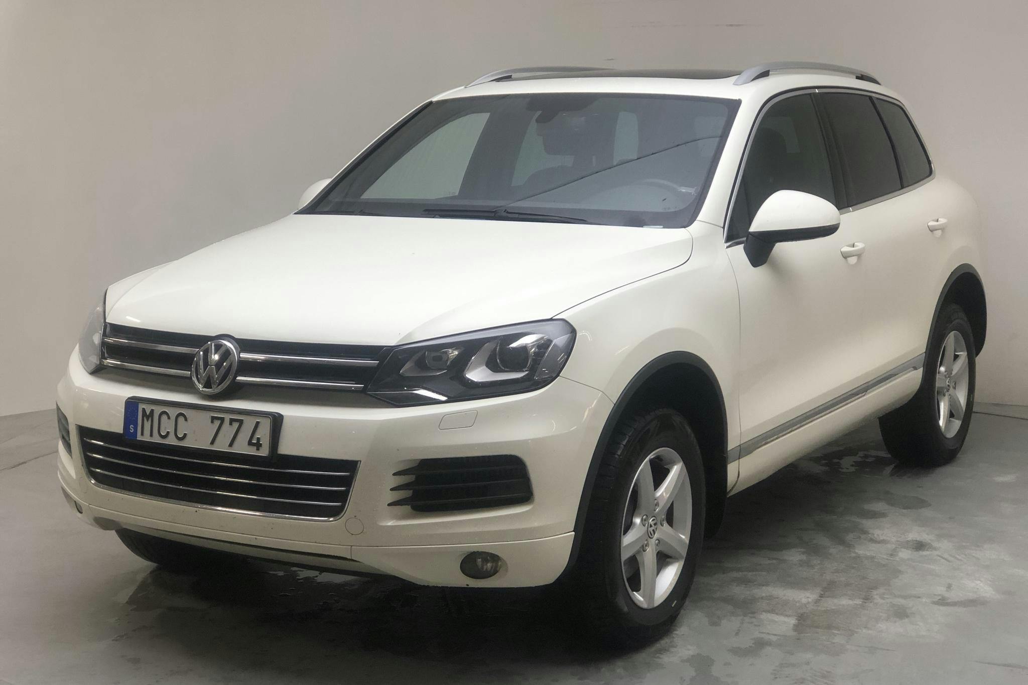 VW Touareg V6 TDI BlueMotion Technology (245hk) - 16 938 mil - Automat - vit - 2012