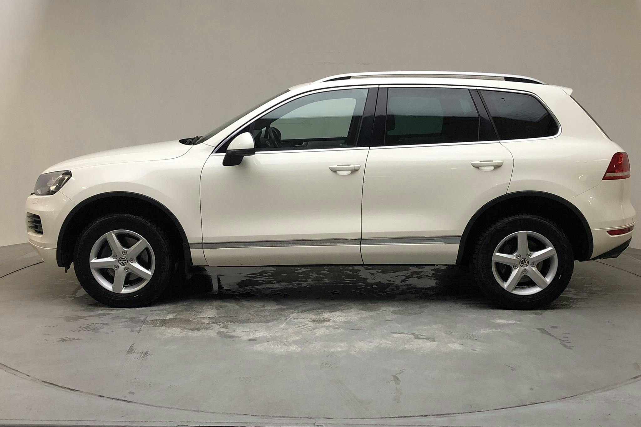 VW Touareg V6 TDI BlueMotion Technology (245hk) - 16 938 mil - Automat - vit - 2012