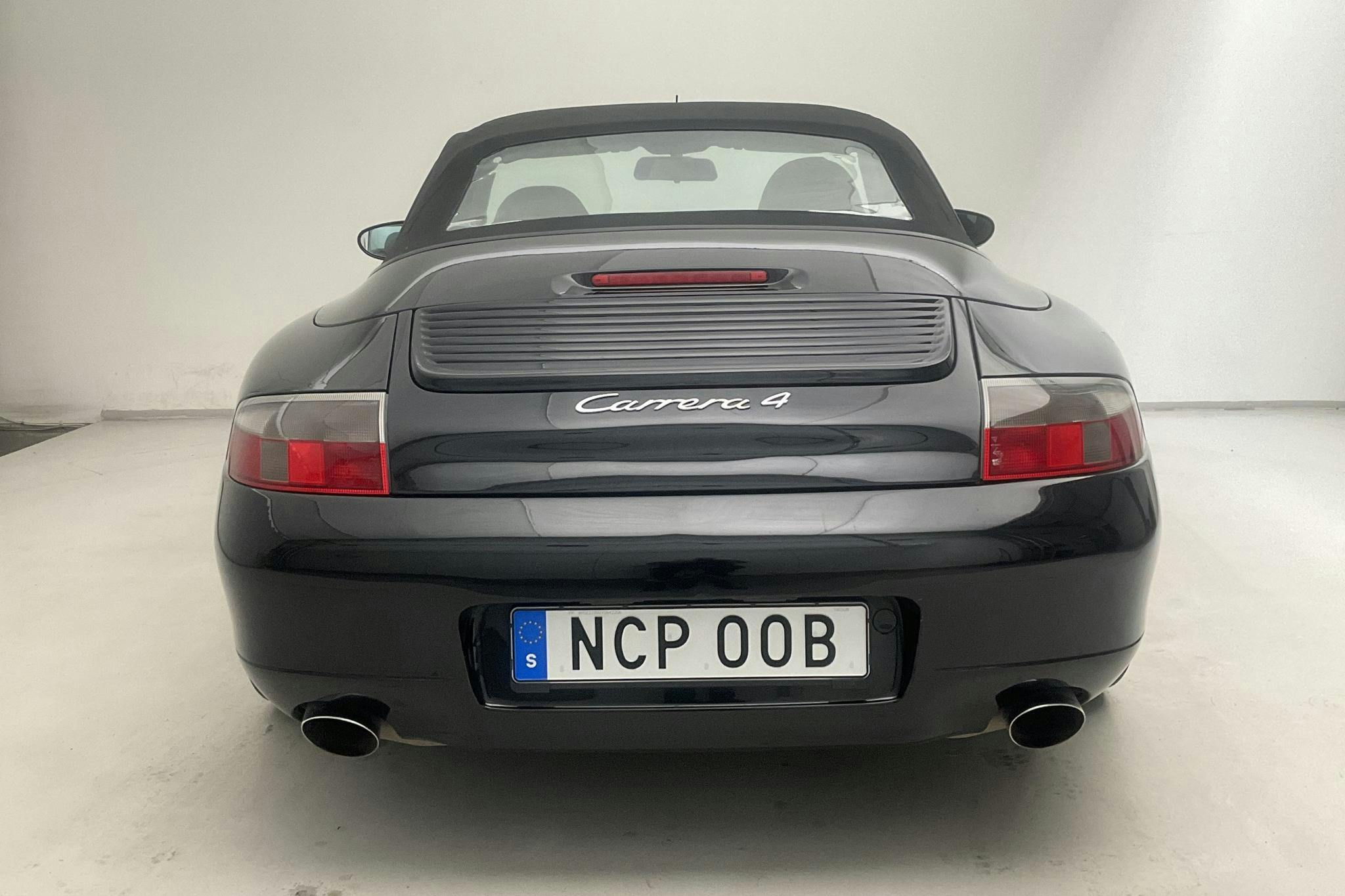 Porsche 911/996 Carrera 3.4 4 Cabriolet (301hk) - 14 800 mil - Automat - svart - 2000