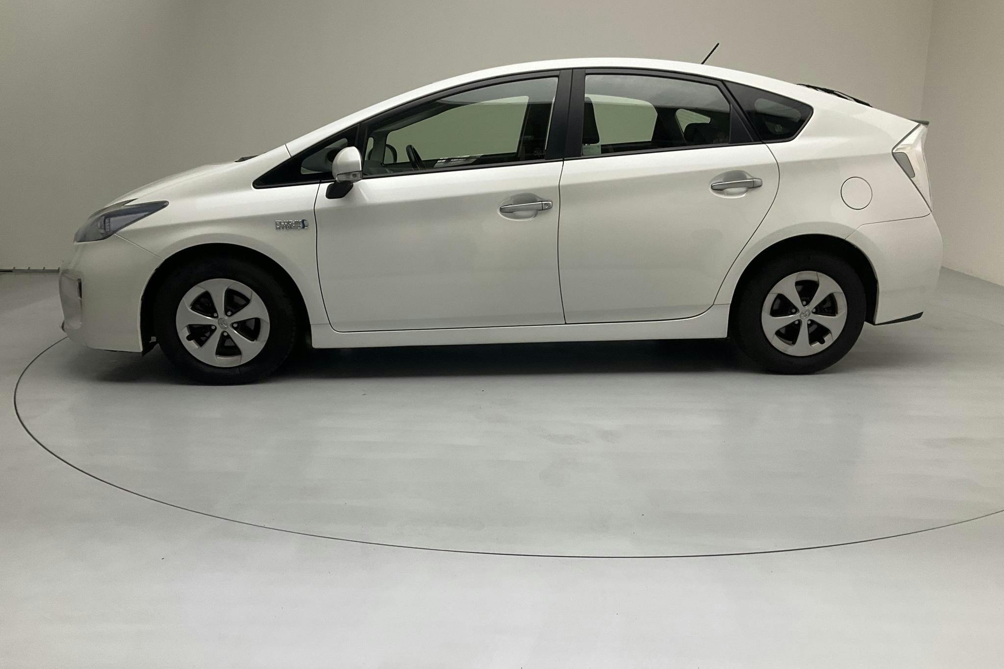 Toyota Prius 1.8 Plug-in Hybrid (99hk) - 269 190 km - Automatic - white - 2013