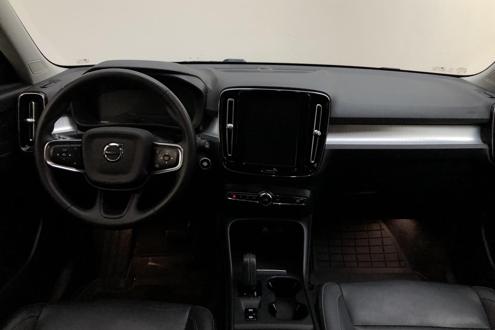 Volvo XC40 B4 AWD (197hk) - 10 065 mil - Automat - svart - 2021