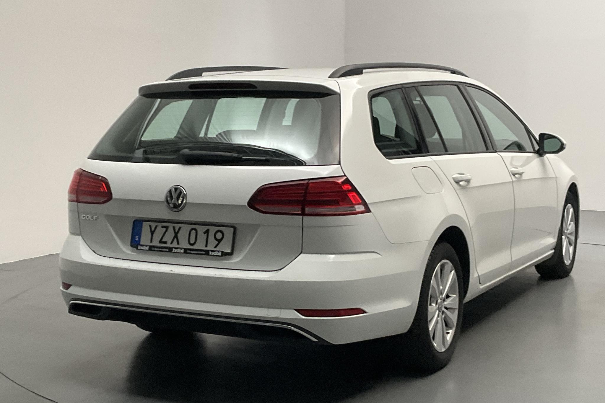 VW Golf VII 1.6 TDI Sportscombi (115hk) - 8 368 mil - Manuell - vit - 2018