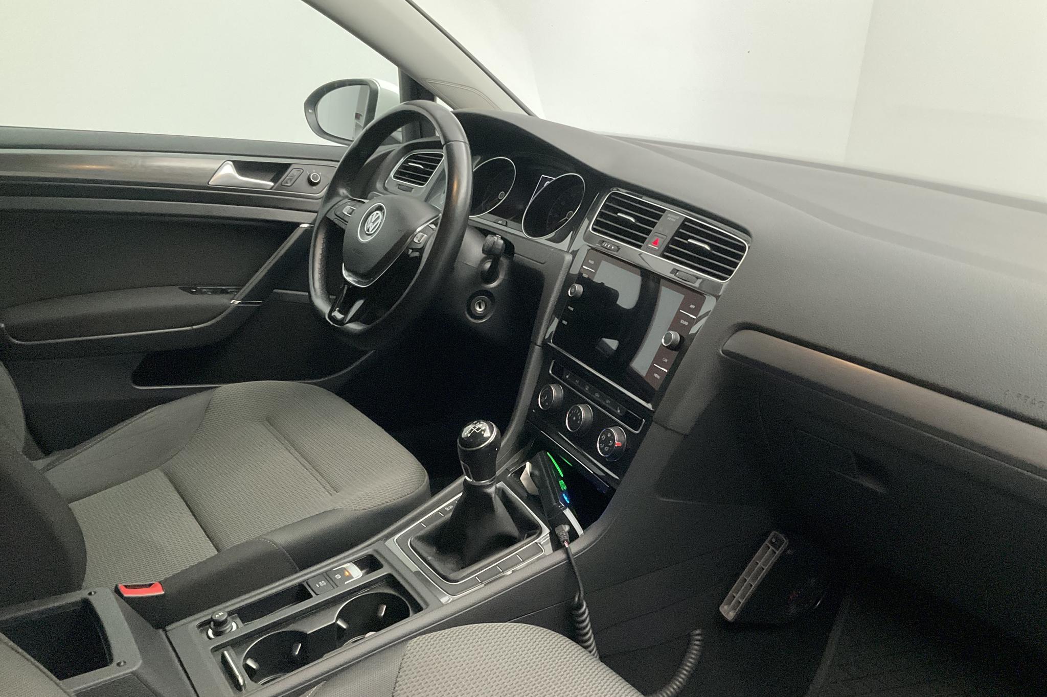 VW Golf VII 1.6 TDI Sportscombi (115hk) - 83 680 km - Manual - white - 2018