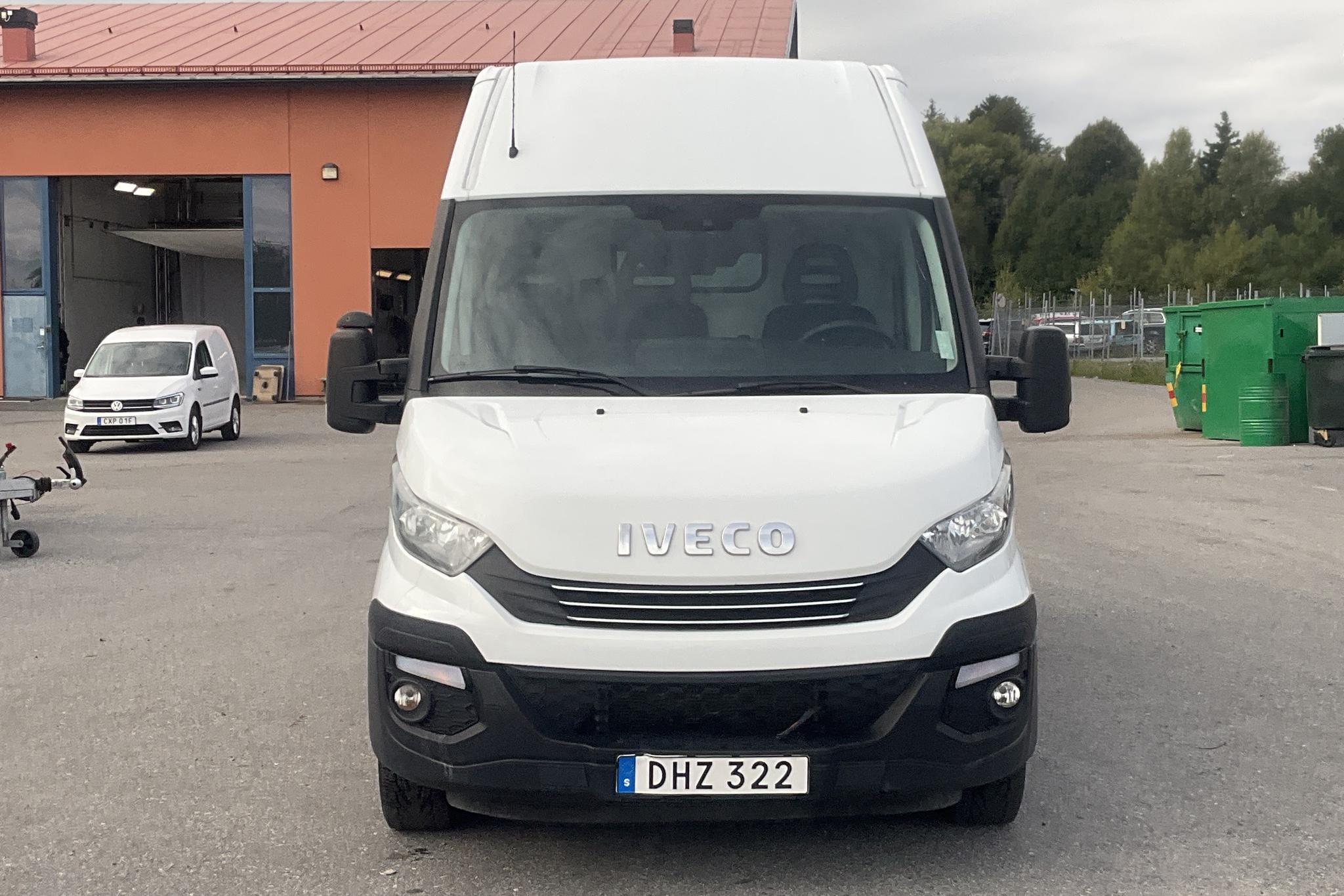 Iveco Daily 35 2.3 (136hk) - 215 320 km - Automatic - white - 2017