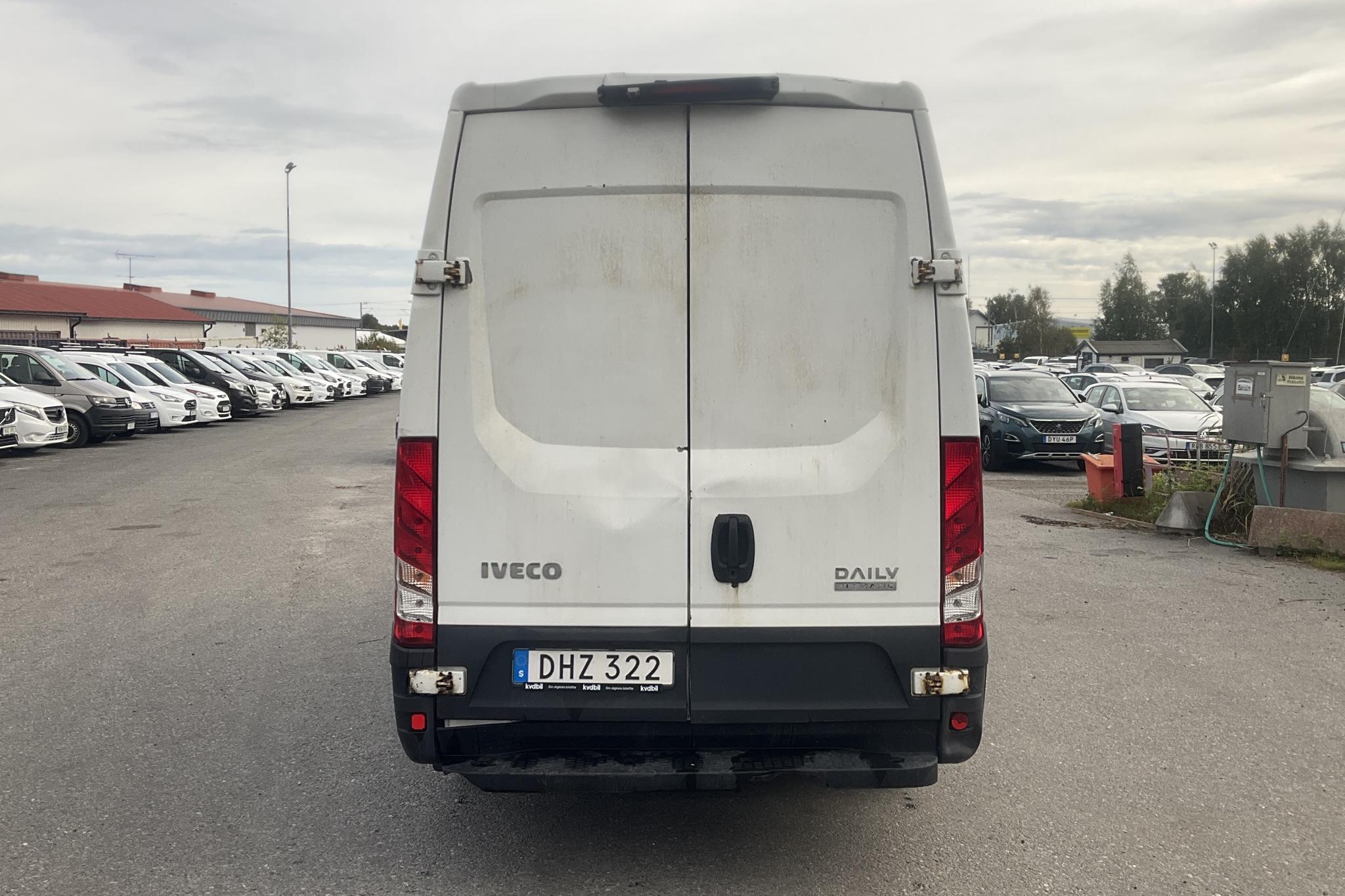 Iveco Daily 35 2.3 (136hk) - 215 320 km - Automatic - white - 2017
