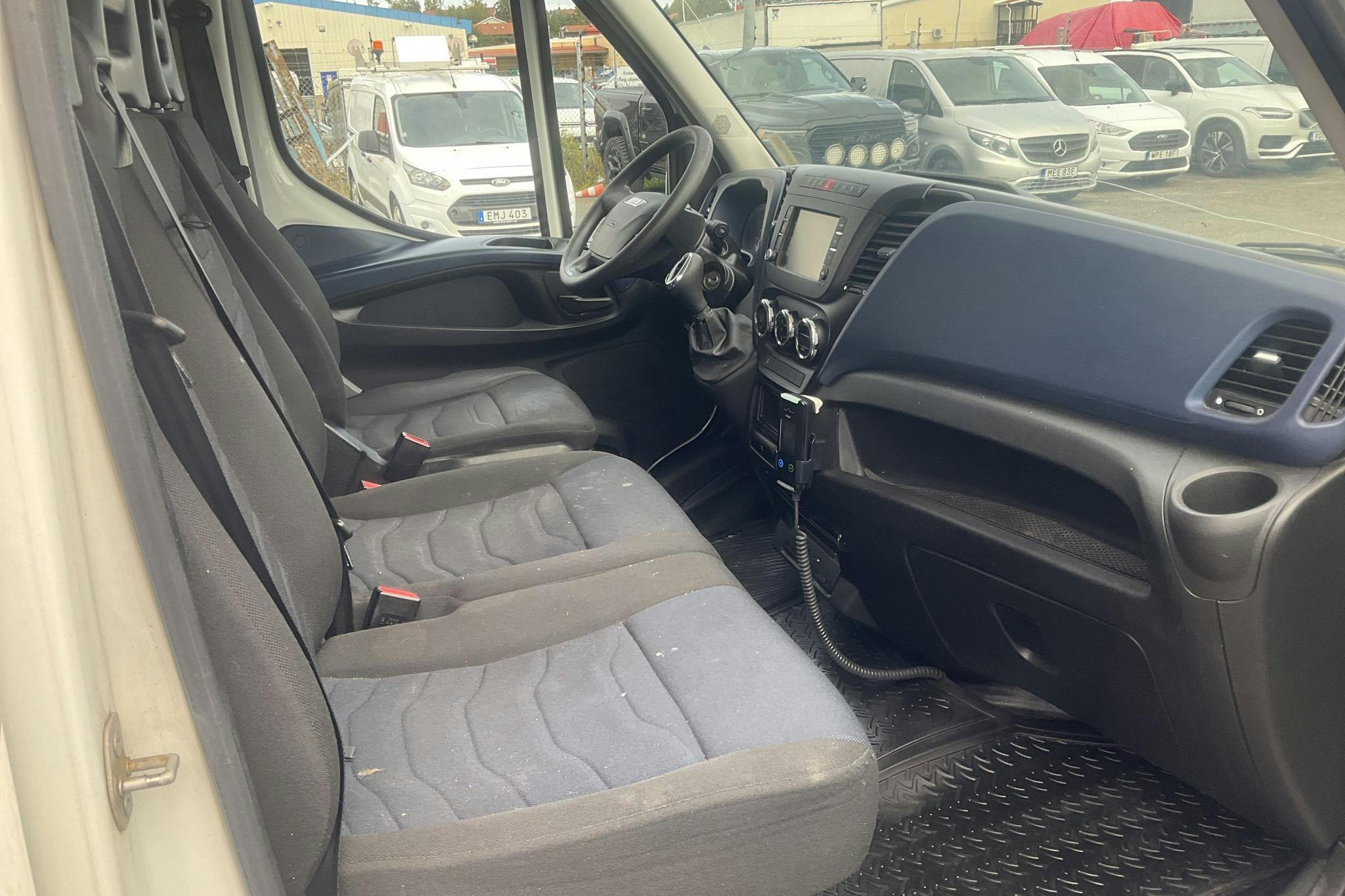 Iveco Daily 35 2.3 (136hk) - 215 320 km - Automatic - white - 2017