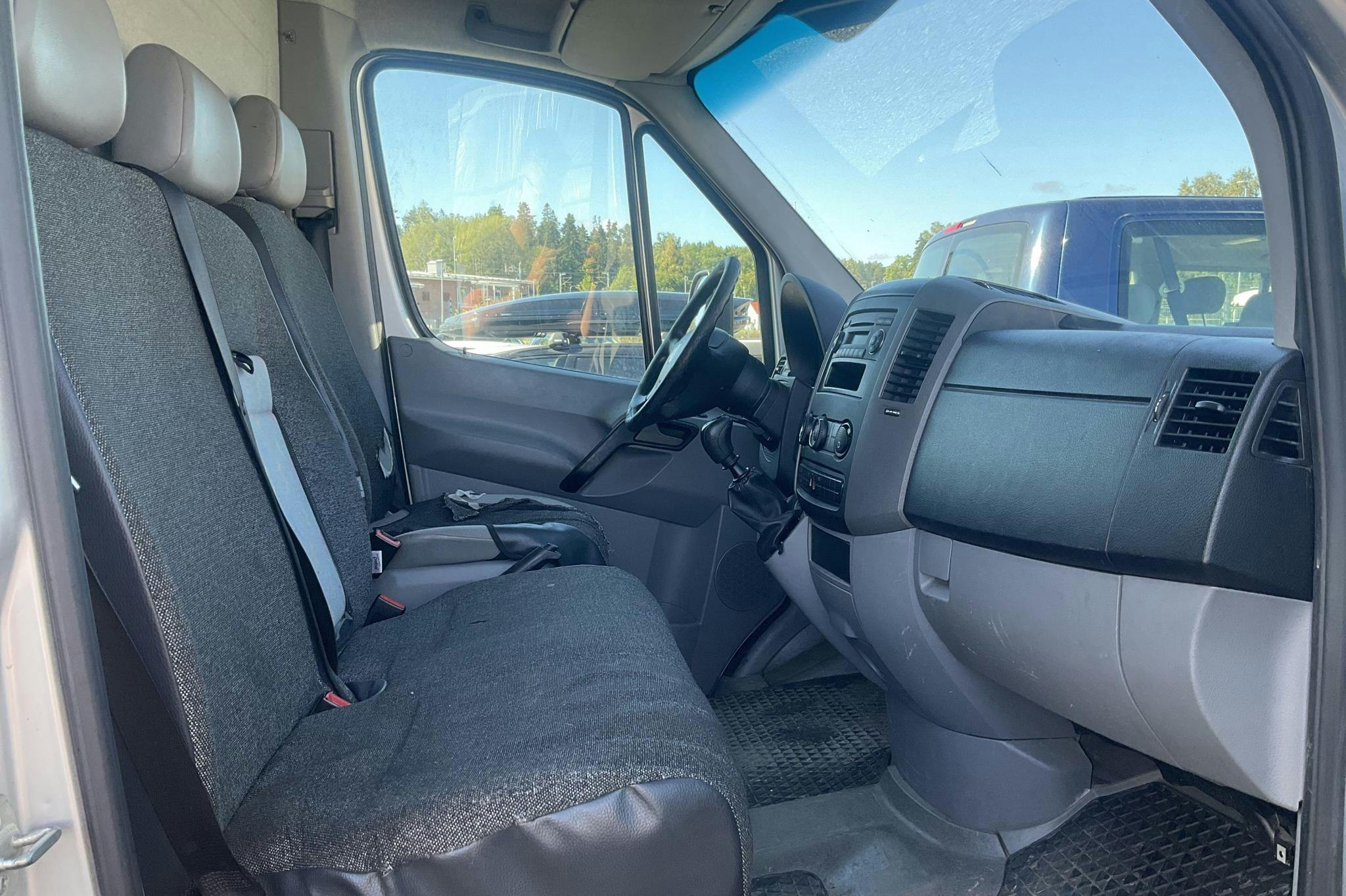 VW Crafter 35 2.5 TDI Volymskåp (163hk) - 31 249 mil - Manuell - silver - 2010