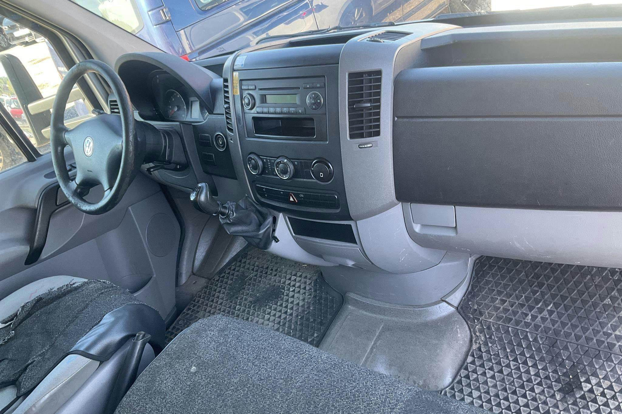VW Crafter 35 2.5 TDI Volymskåp (163hk) - 31 249 mil - Manuell - silver - 2010