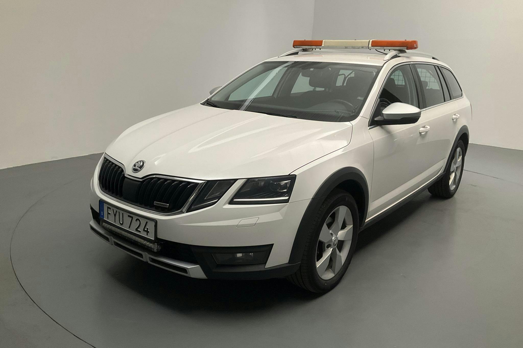 Skoda Octavia Scout II 2.0 TDI 4X4 (150hk) - 202 280 km - Automatic - white - 2019