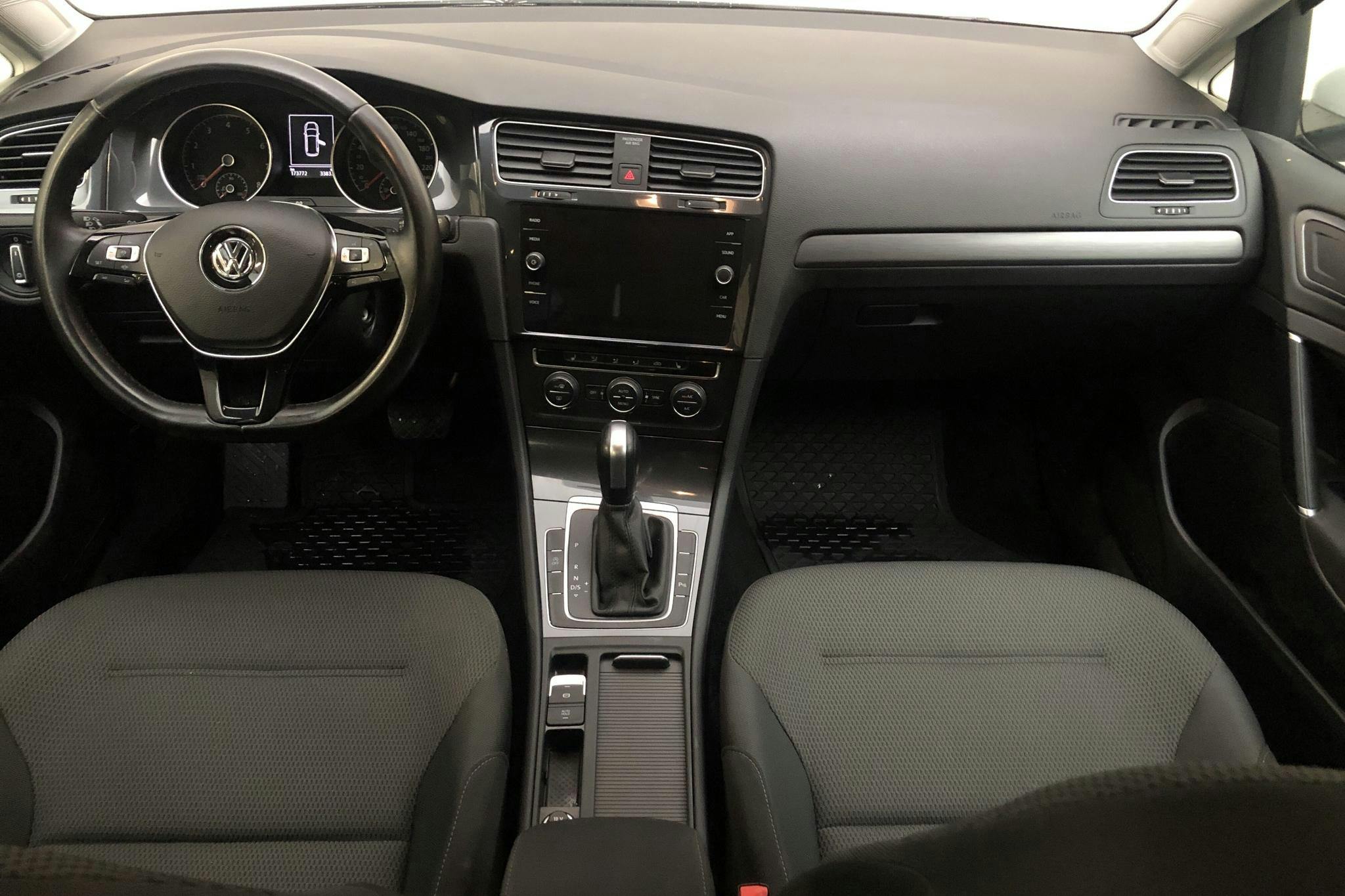 VW Golf VII 1.5 TSI Sportscombi (150hk) - 17 377 mil - Automat - vit - 2020