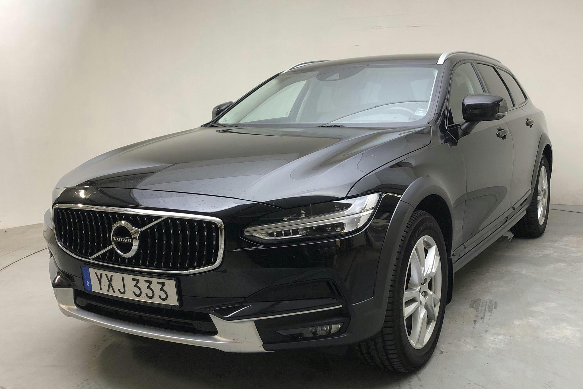 Volvo V90 D4 Cross Country AWD (190hk) - 12 811 mil - Automat - svart - 2018
