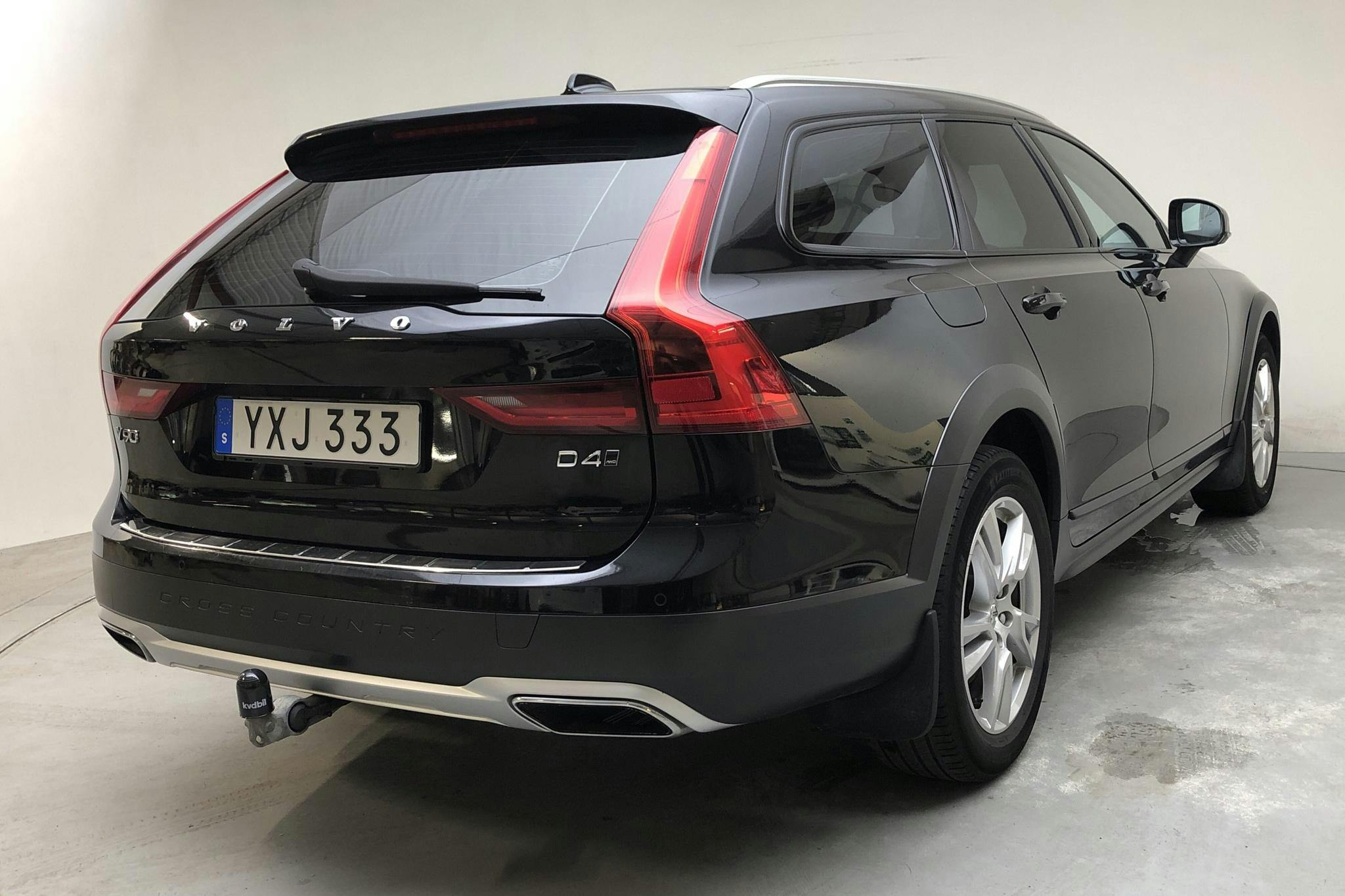Volvo V90 D4 Cross Country AWD (190hk) - 12 811 mil - Automat - svart - 2018