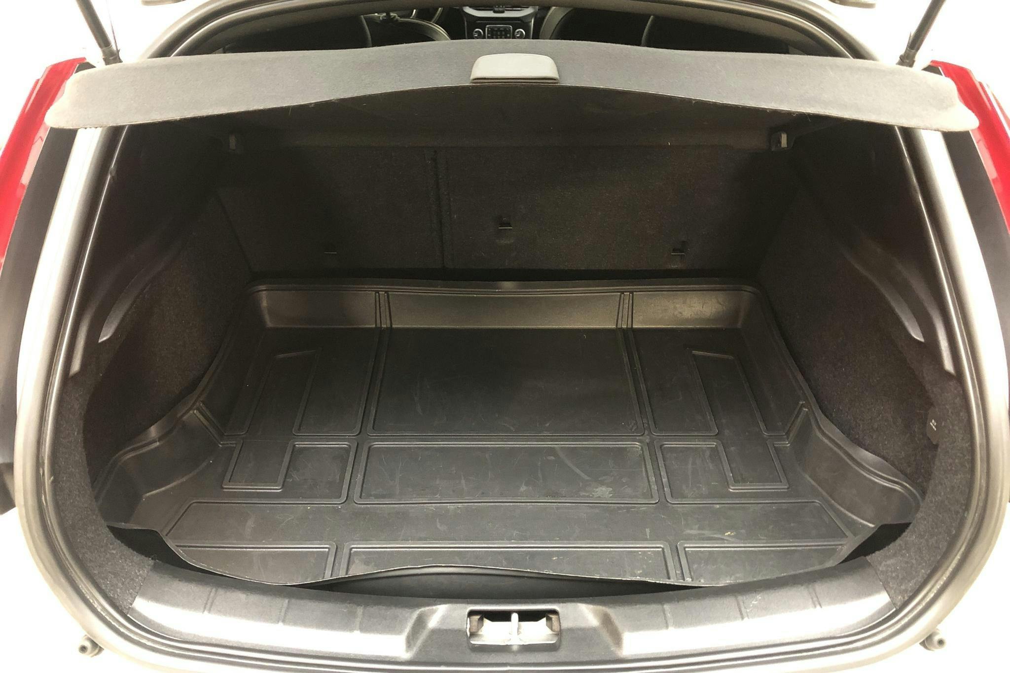 Volvo V40 T3 (152hk) - 9 638 mil - Manuell - vit - 2019