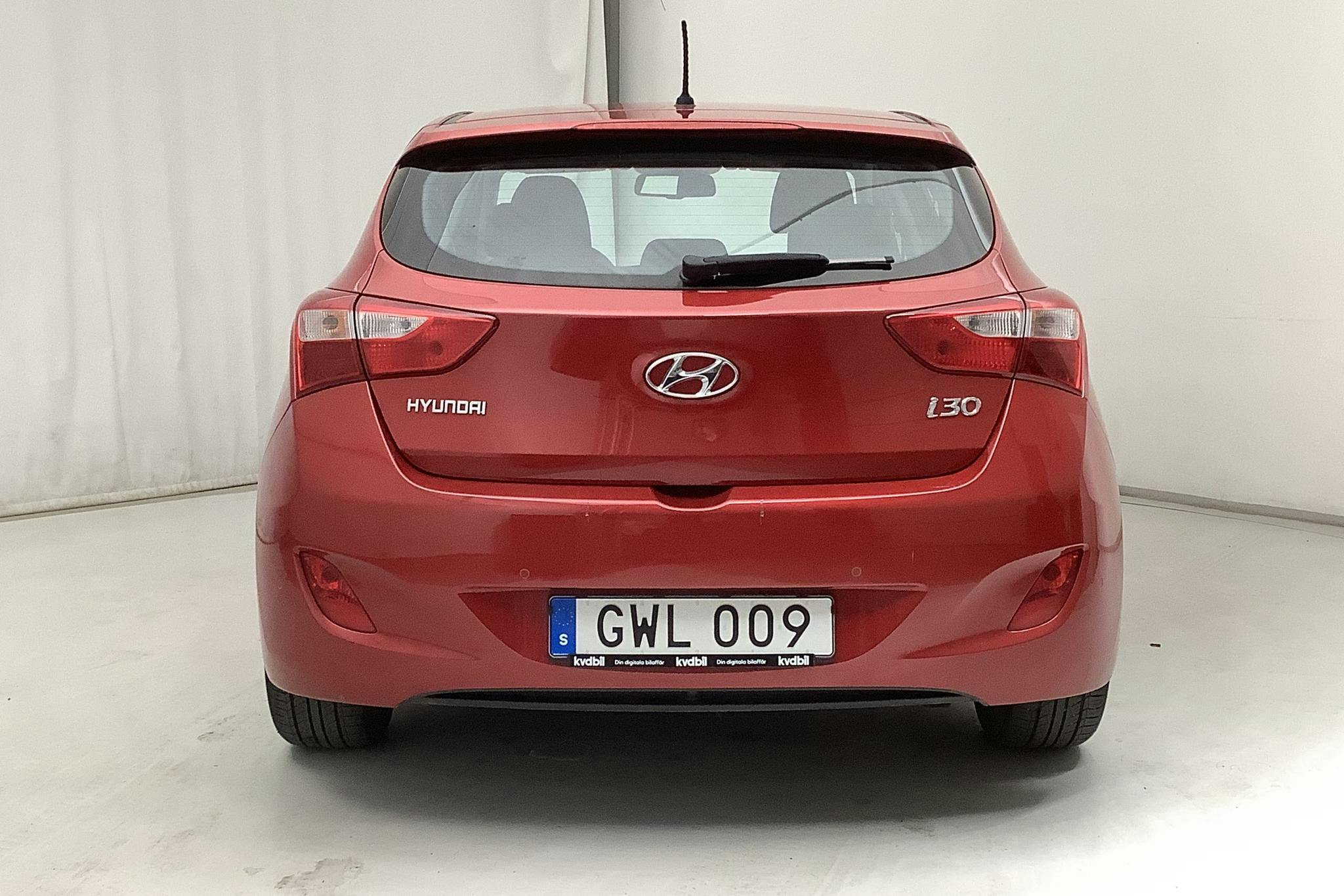 Hyundai i30 1.6 D 5dr (110hk) - 8 385 mil - Automat - röd - 2015