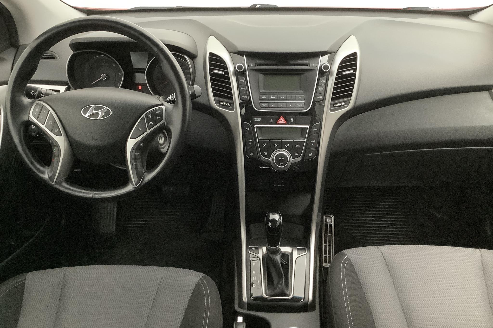 Hyundai i30 1.6 D 5dr (110hk) - 8 385 mil - Automat - röd - 2015