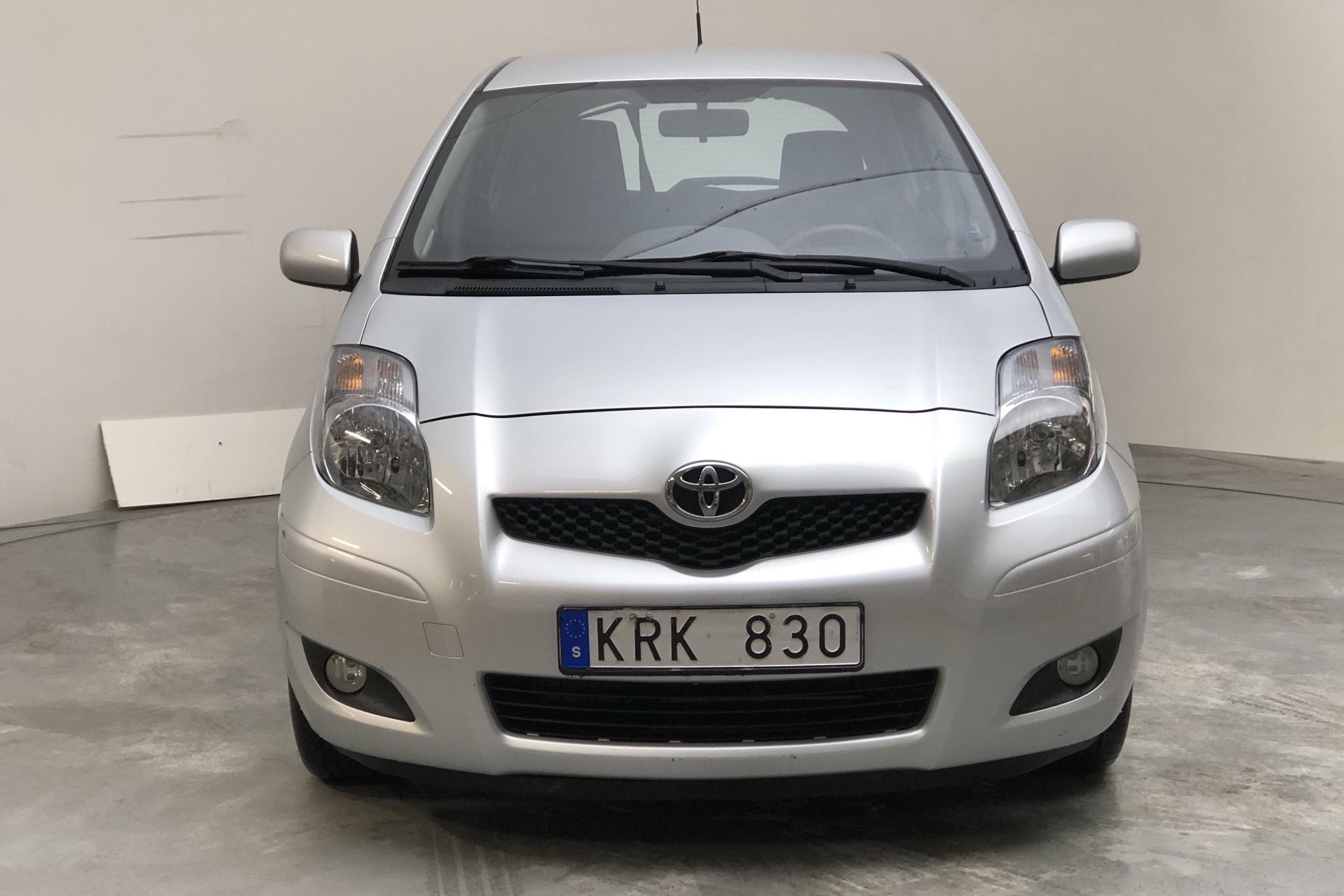 Toyota Yaris 1.33 5dr (100hk) - 77 080 km - Automatic - silver - 2010
