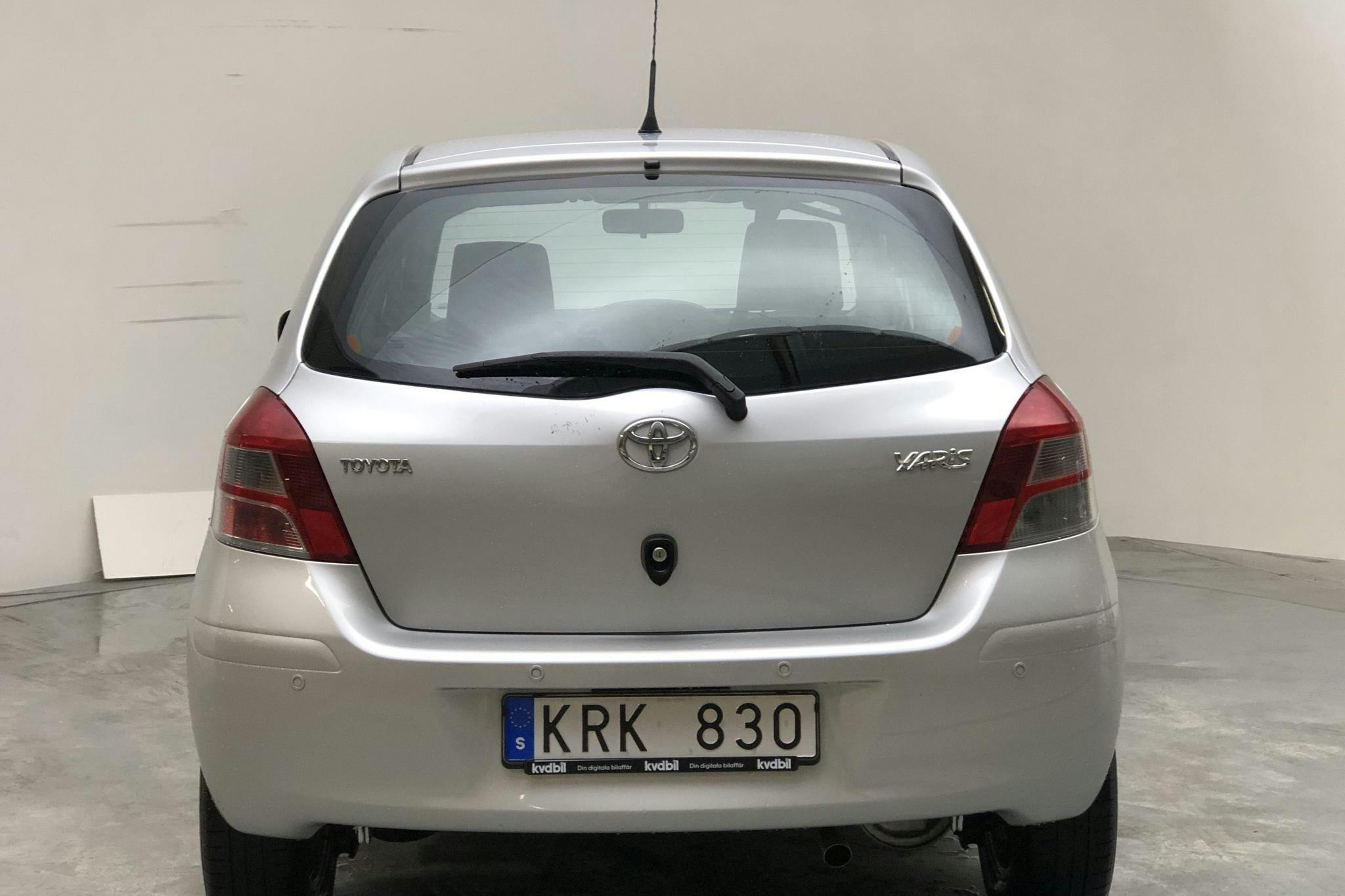 Toyota Yaris 1.33 5dr (100hk) - 77 080 km - Automatic - silver - 2010