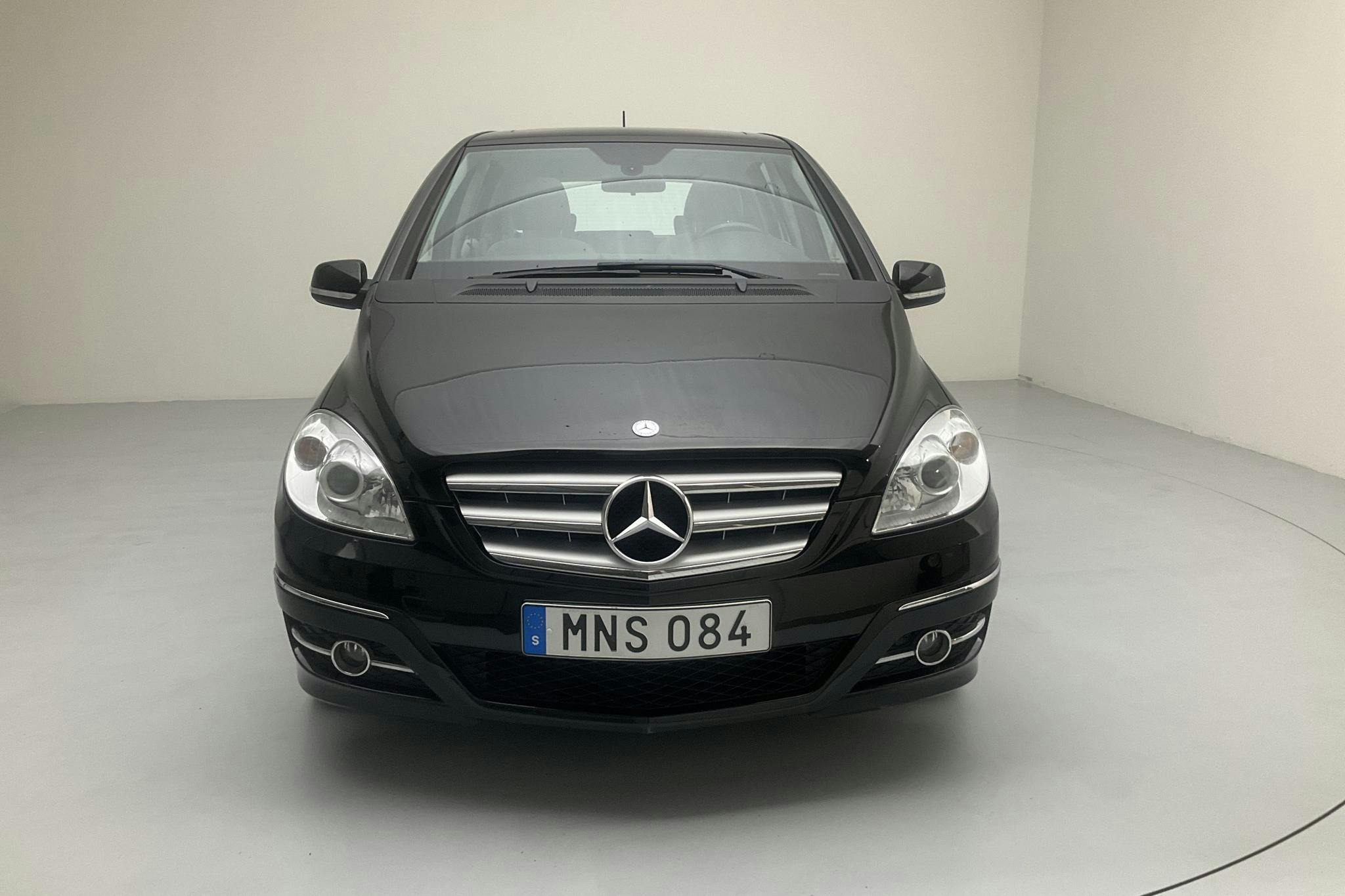 Mercedes B 180 (116hk) - 11 154 mil - Automat - svart - 2010