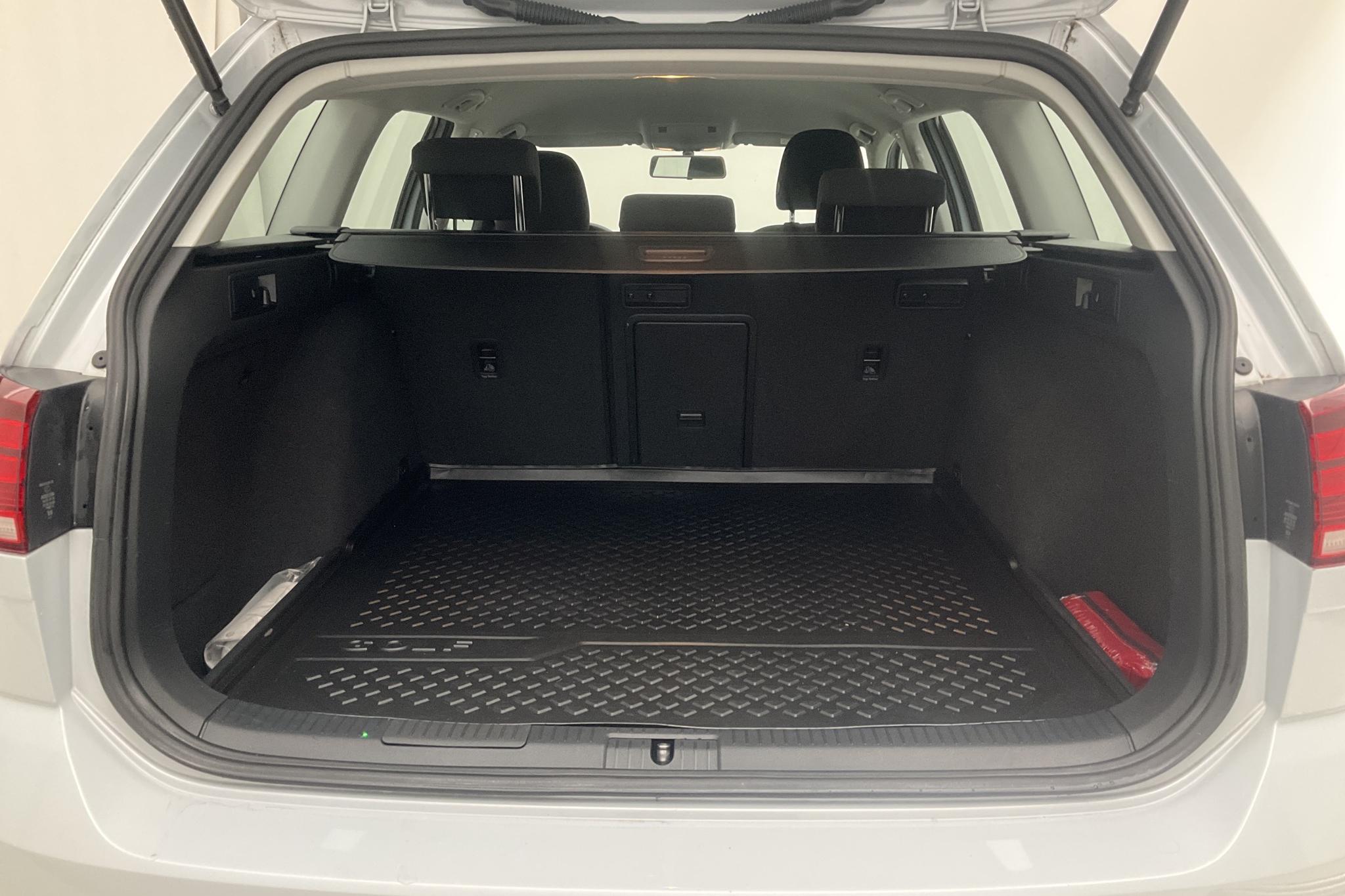VW Golf VII 1.0 TSI Sportscombi (110hk) - 73 920 km - Manual - silver - 2017