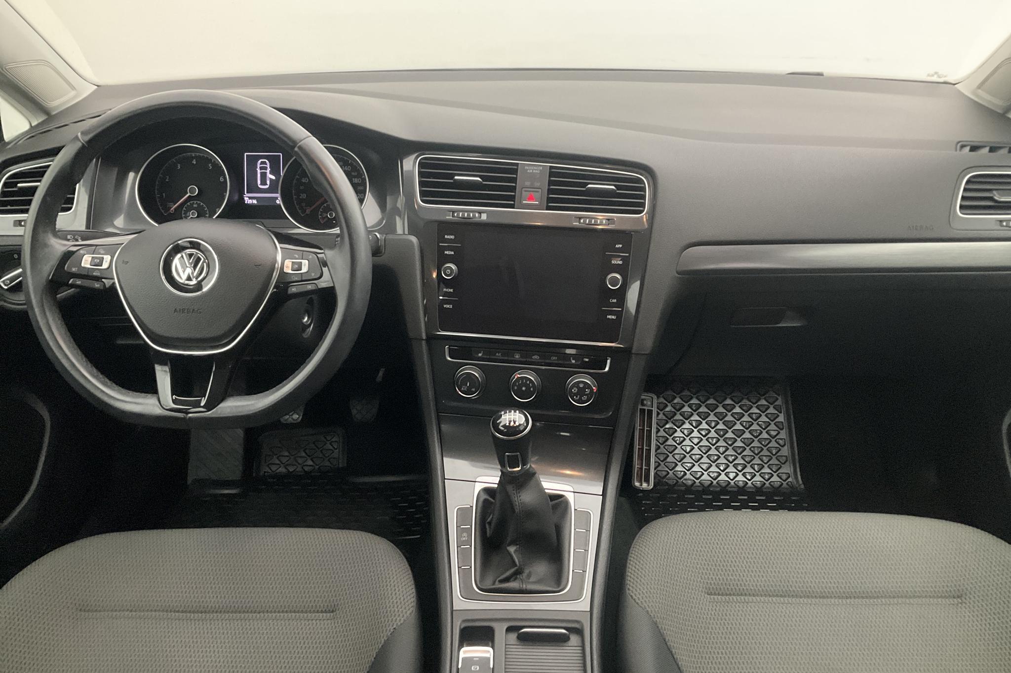 VW Golf VII 1.0 TSI Sportscombi (110hk) - 7 392 mil - Manuell - silver - 2017