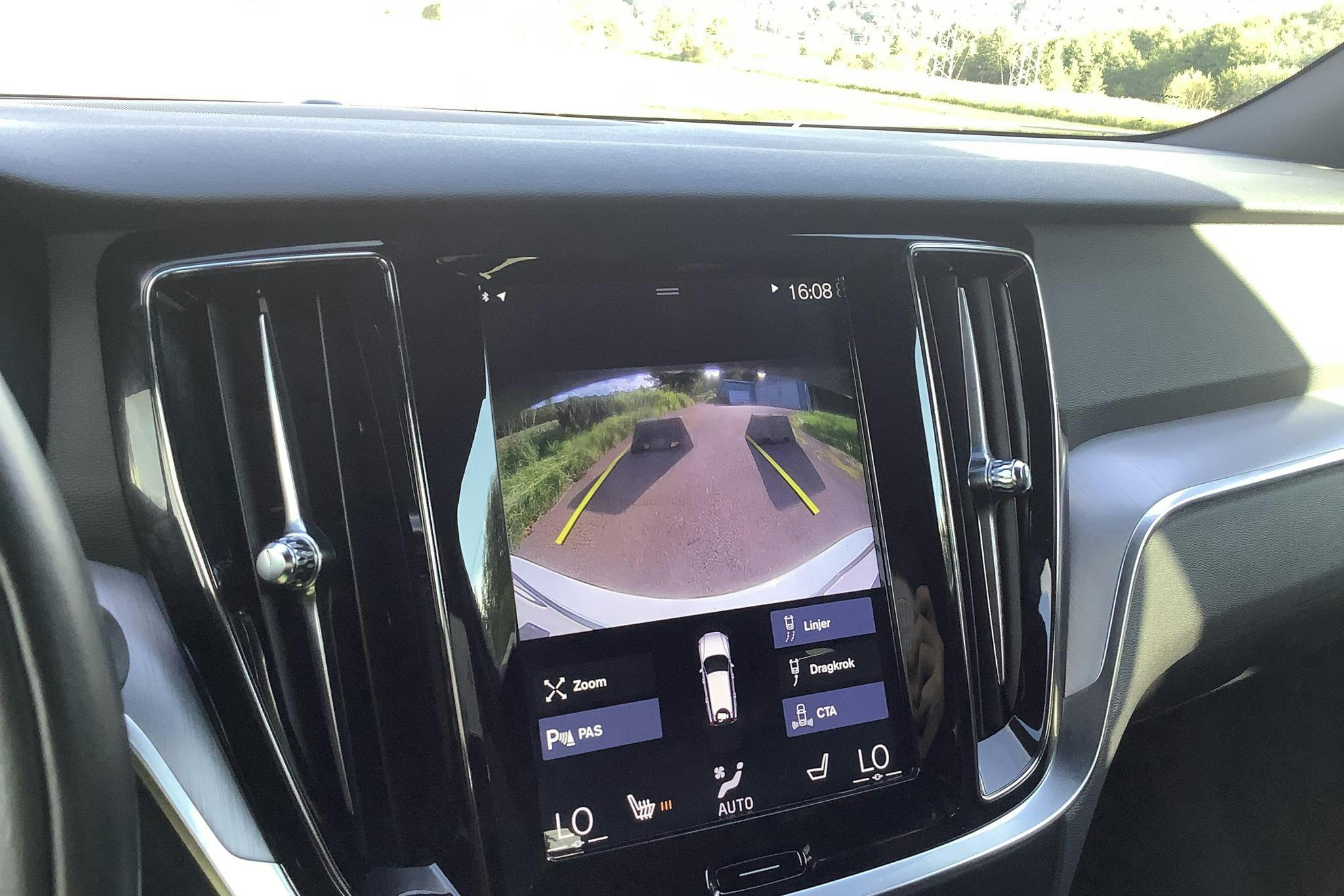 Volvo V60 D4 (190hk) - 74 580 km - Manual - white - 2019