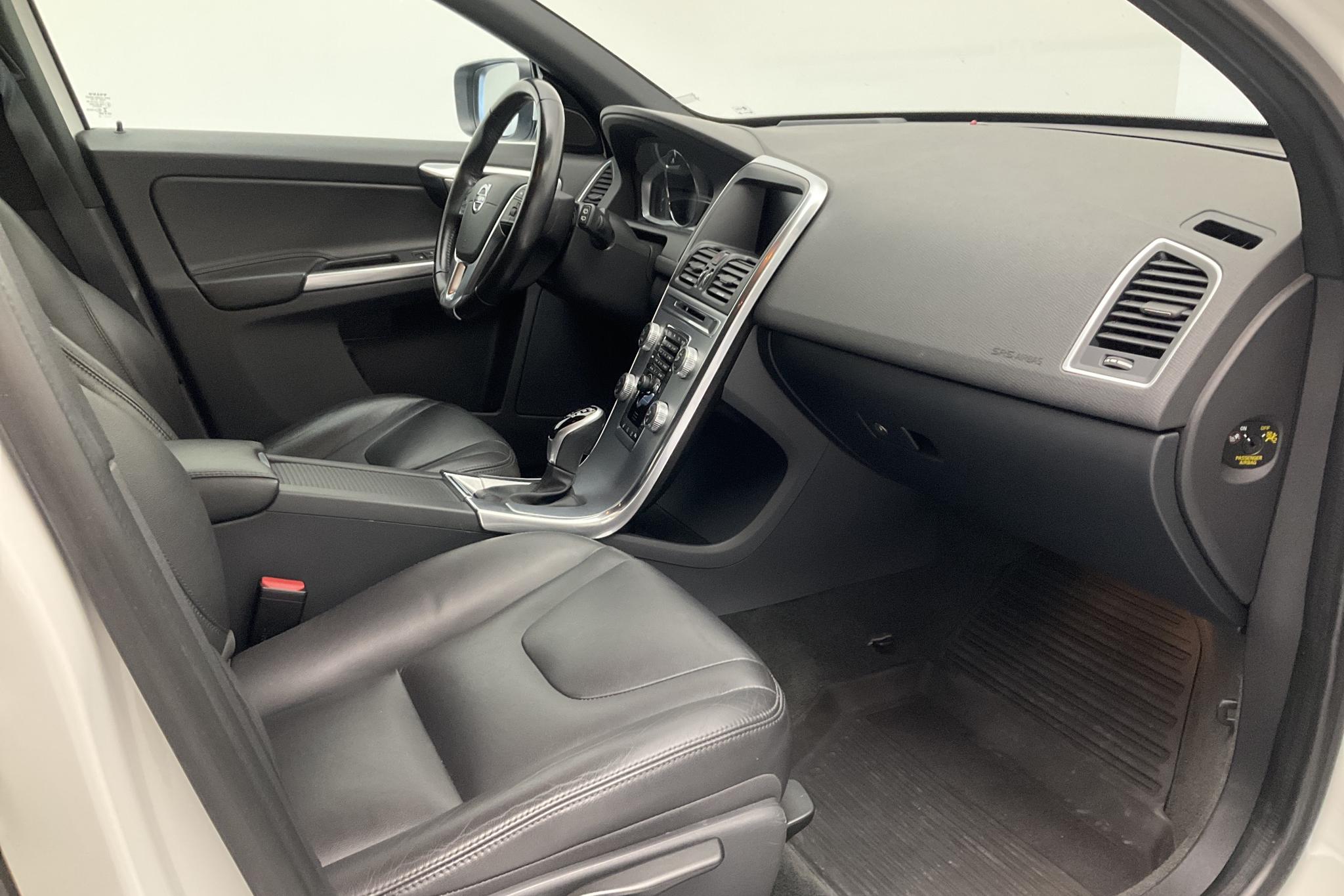 Volvo XC60 D4 AWD (190hk) - 13 858 mil - Automat - vit - 2017