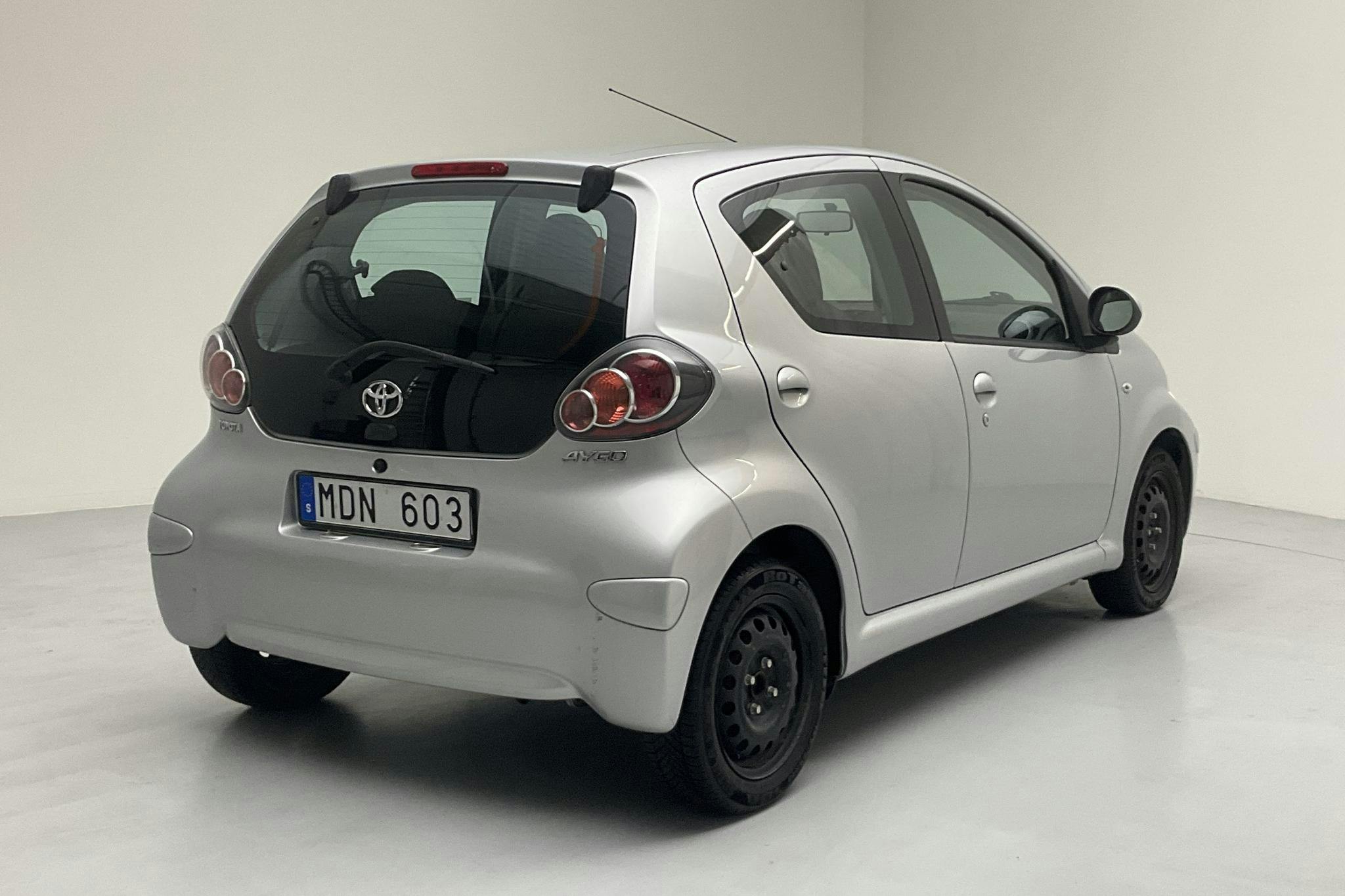 Toyota Aygo 1.0 VVT-i 5dr (68hk) - 113 410 km - Manual - silver - 2012