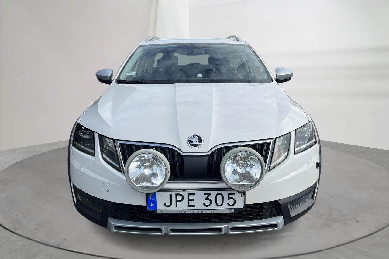 Skoda Octavia Scout II 2.0 TDI 4X4 (150hk) - 11 818 mil - Manuell - vit - 2018