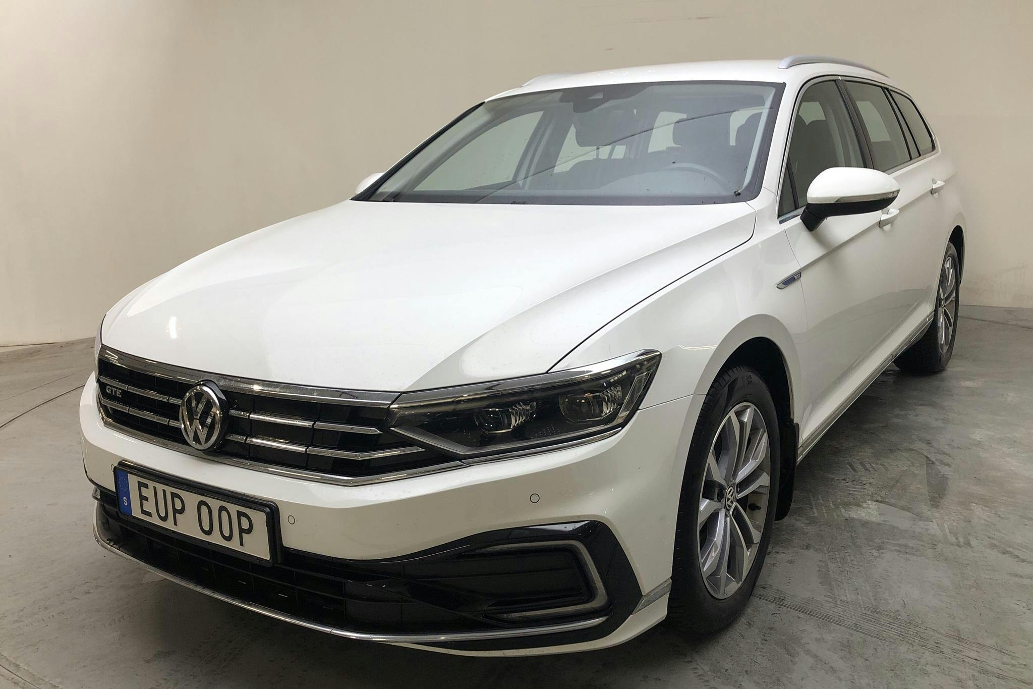 VW Passat 1.4 GTE Sportscombi (218hk) - 6 437 mil - Automat - vit - 2020