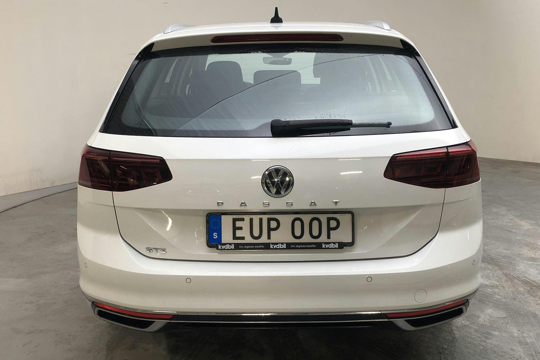 VW Passat 1.4 GTE Sportscombi (218hk) - 6 437 mil - Automat - vit - 2020